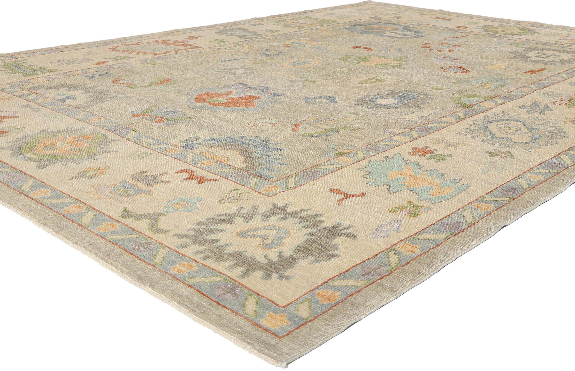 53949 New Modern Light Gray Turkish Oushak Rug, 09'02 x 13'00. Dieser exquisite, handgeknüpfte türkische Oushak-Teppich aus Wolle ist ein Beispiel für die Eleganz und Gelassenheit modernen Designs, das sich auf das reiche historische Erbe der