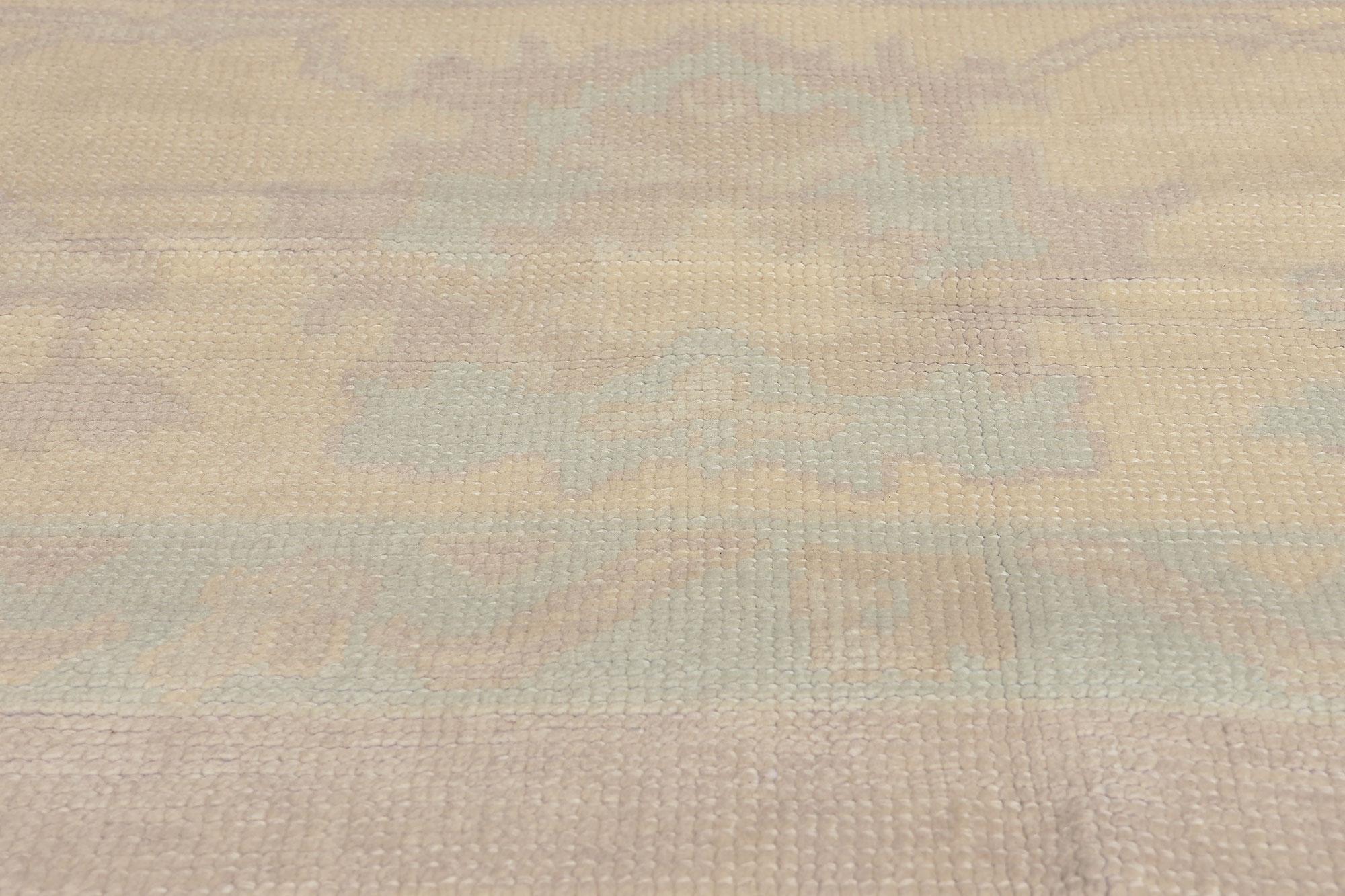 Neuer moderner gedämpfter türkischer Oushak-Teppich mit traditionellem Stil im Angebot 1