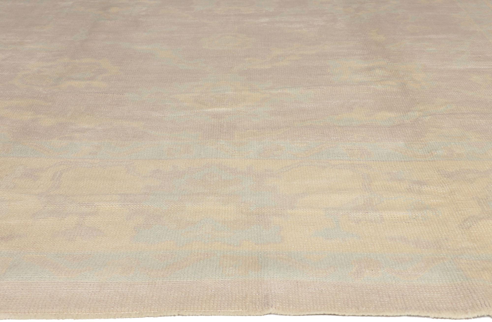 Neuer moderner gedämpfter türkischer Oushak-Teppich mit traditionellem Stil im Angebot 2