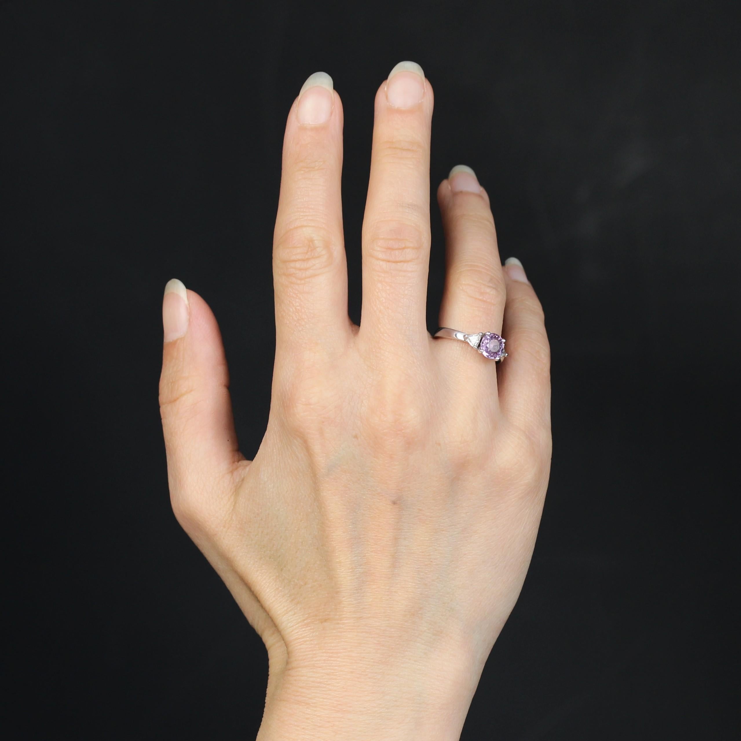 New Modern Pink Sapphire Diamonds 18 Karat White Gold Trilogy Ring In New Condition In Poitiers, FR