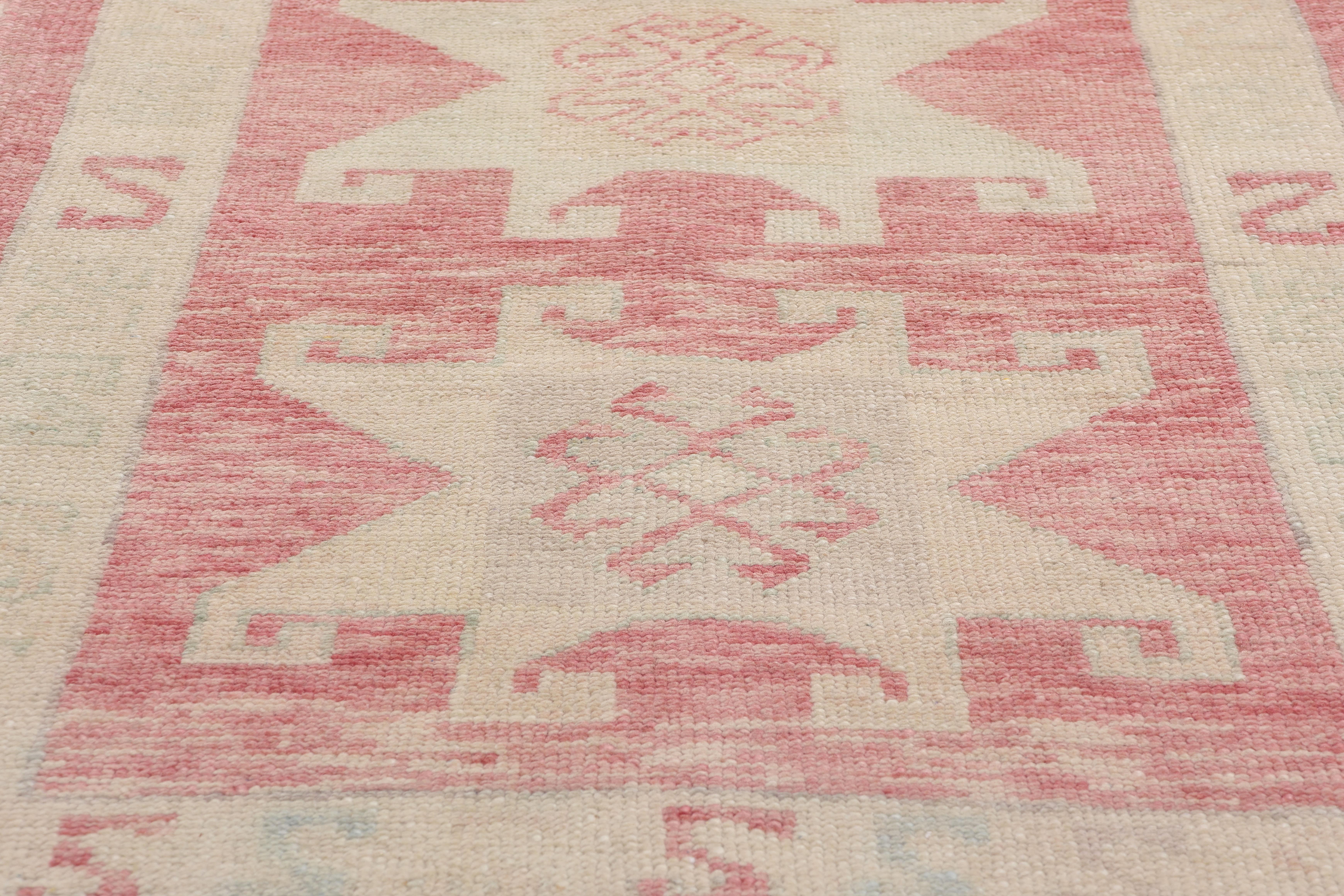Neuer moderner rosa türkischer Oushak-Teppich mit traditionellem Stil im Zustand „Neu“ im Angebot in Dallas, TX