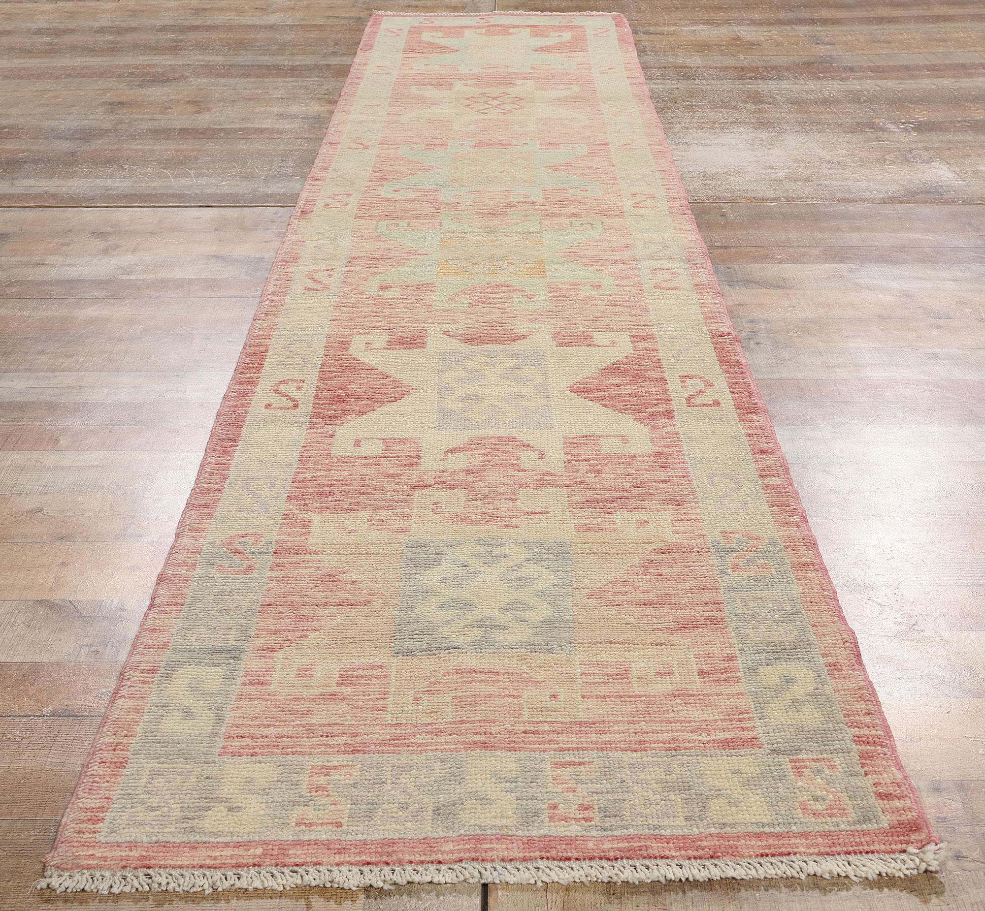 Neuer moderner rosa türkischer Oushak-Teppich mit traditionellem Stil (Wolle) im Angebot