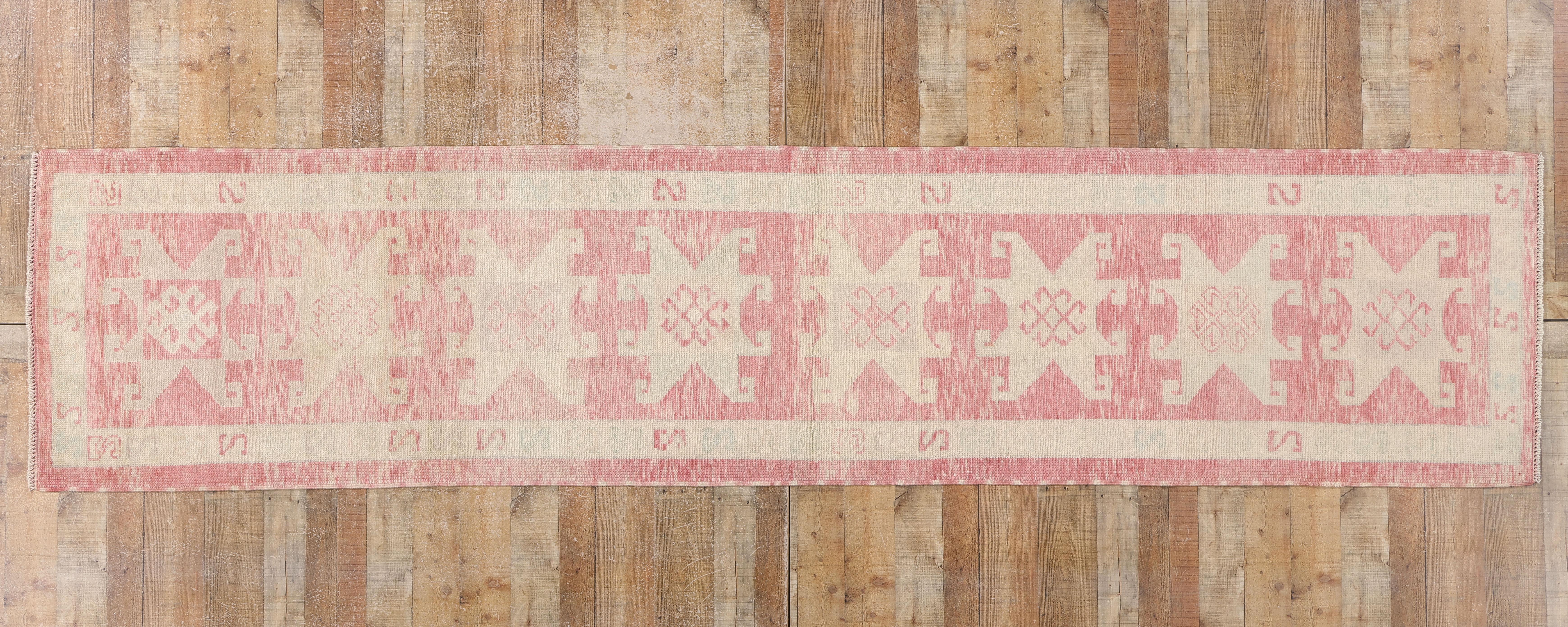Neuer moderner rosa türkischer Oushak-Teppich mit traditionellem Stil im Angebot 2
