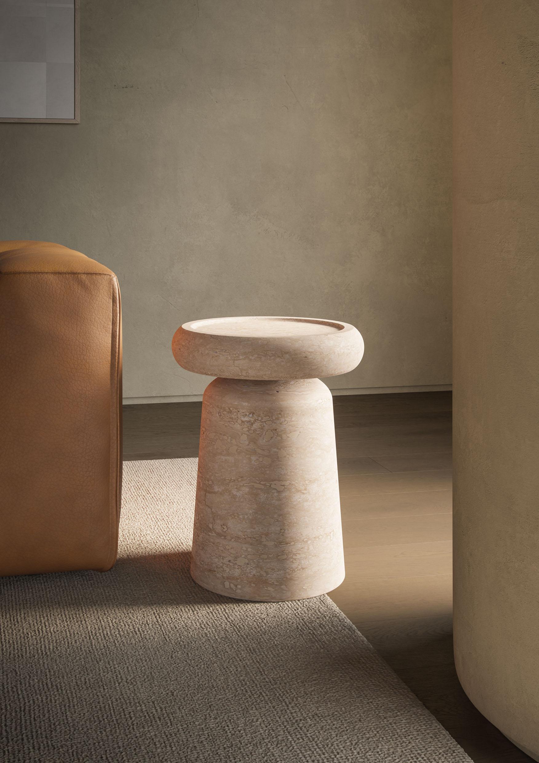 Moderne Table d'appoint moderne en travertin, designer Ivan Colominas en vente