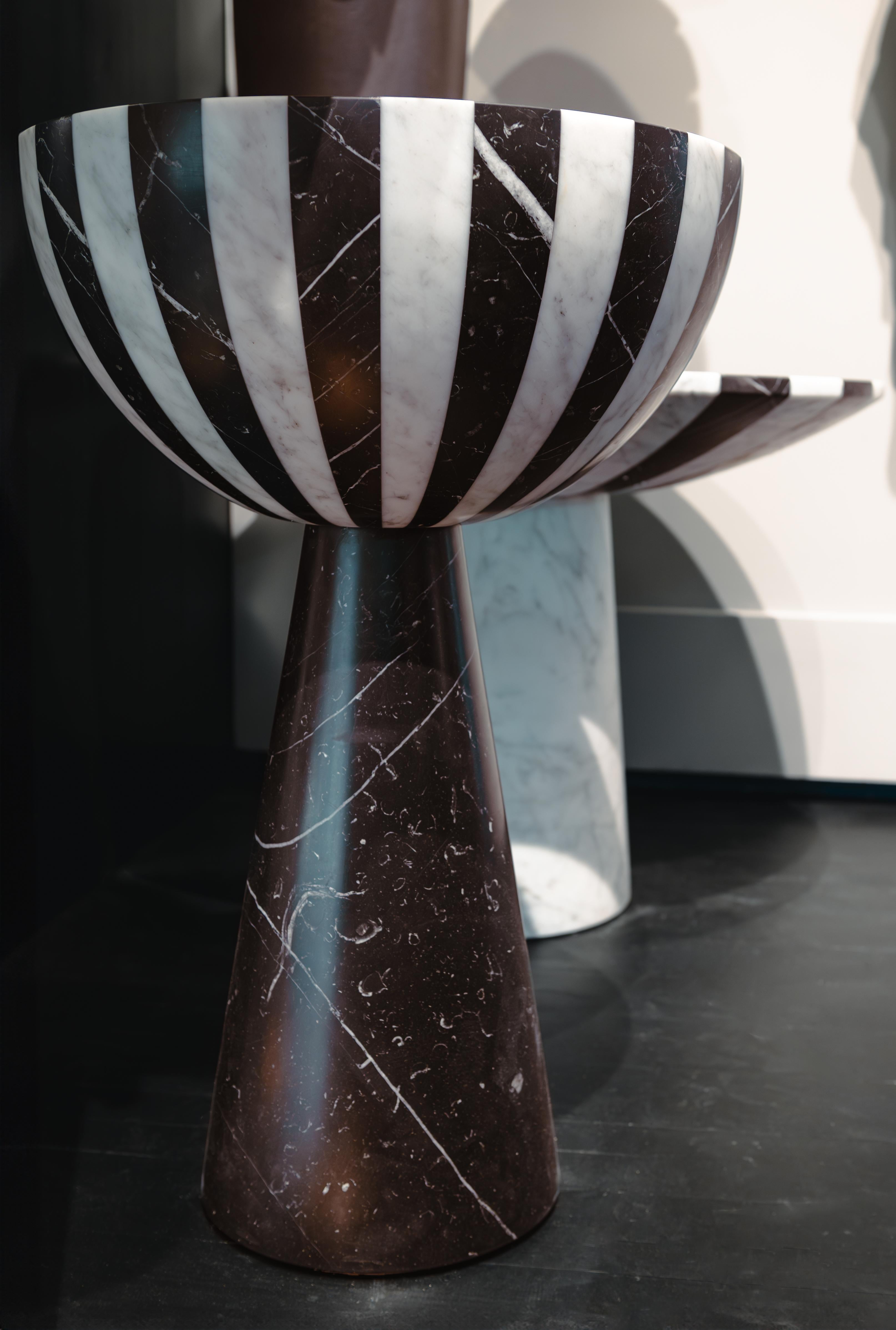 XXI secolo e contemporaneo Nuovo tavolino moderno in marmo bianco e nero, Designer Jacopo Simonetti in vendita