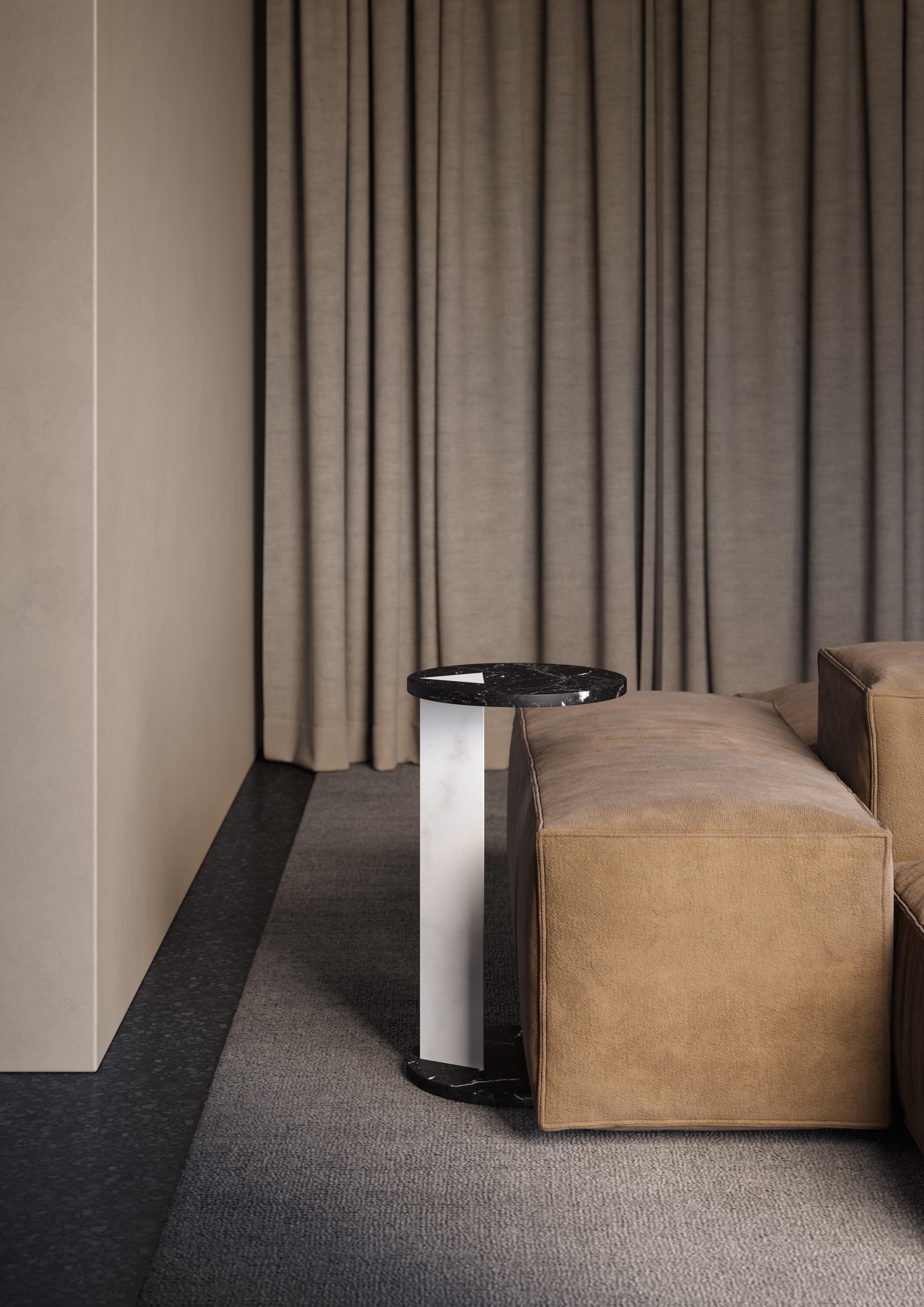 Moderno Nuovo tavolino moderno I.L.A. in marmo bianco e nero, Designer Lorenzo Zaccarin in vendita