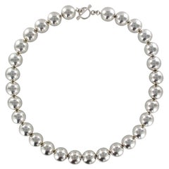 Nuovo girocollo moderno di perle d'argento