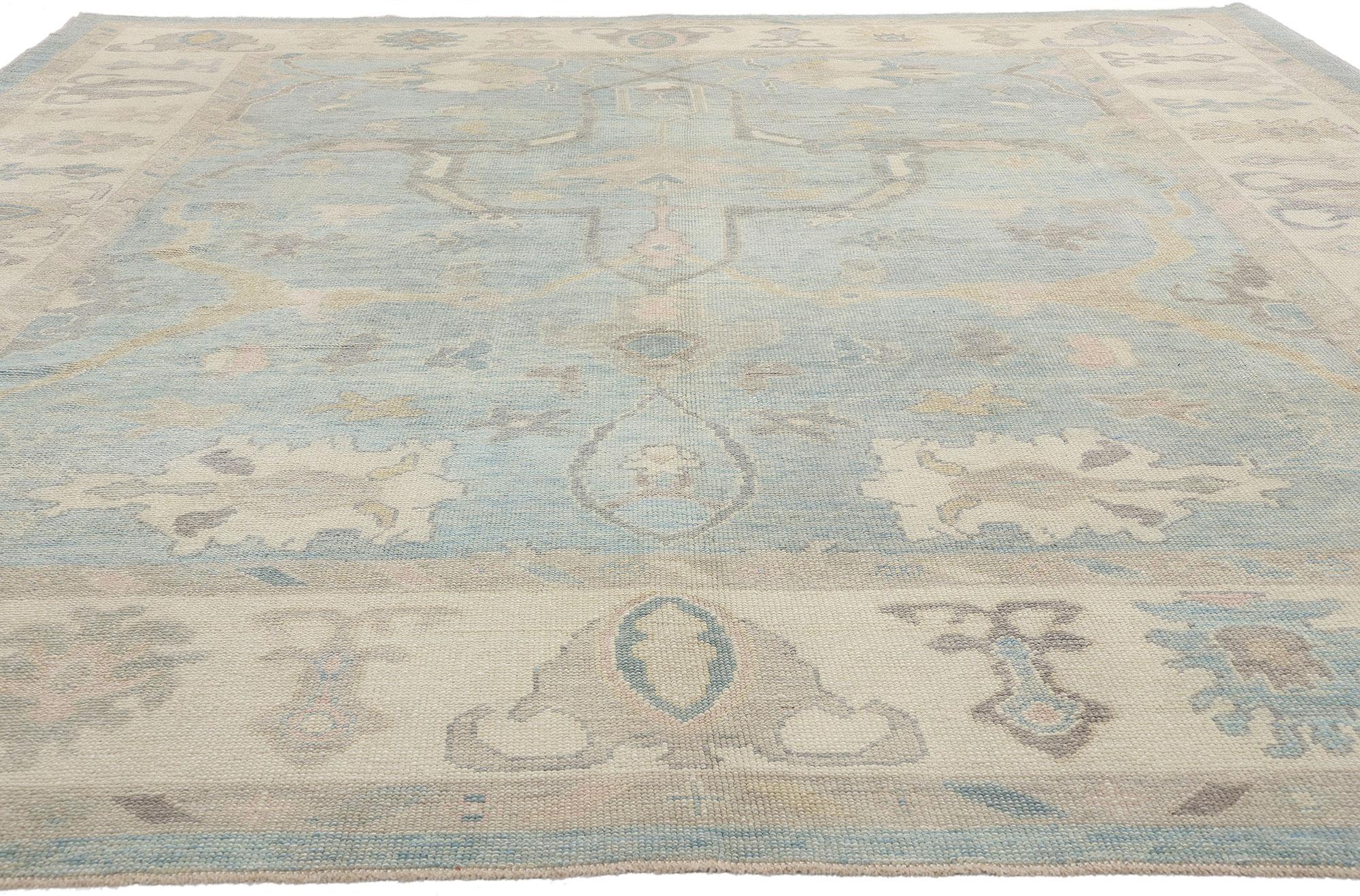 Neuer moderner weicher blauer türkischer Oushak-Teppich im traditionellen Stil (Türkisch) im Angebot