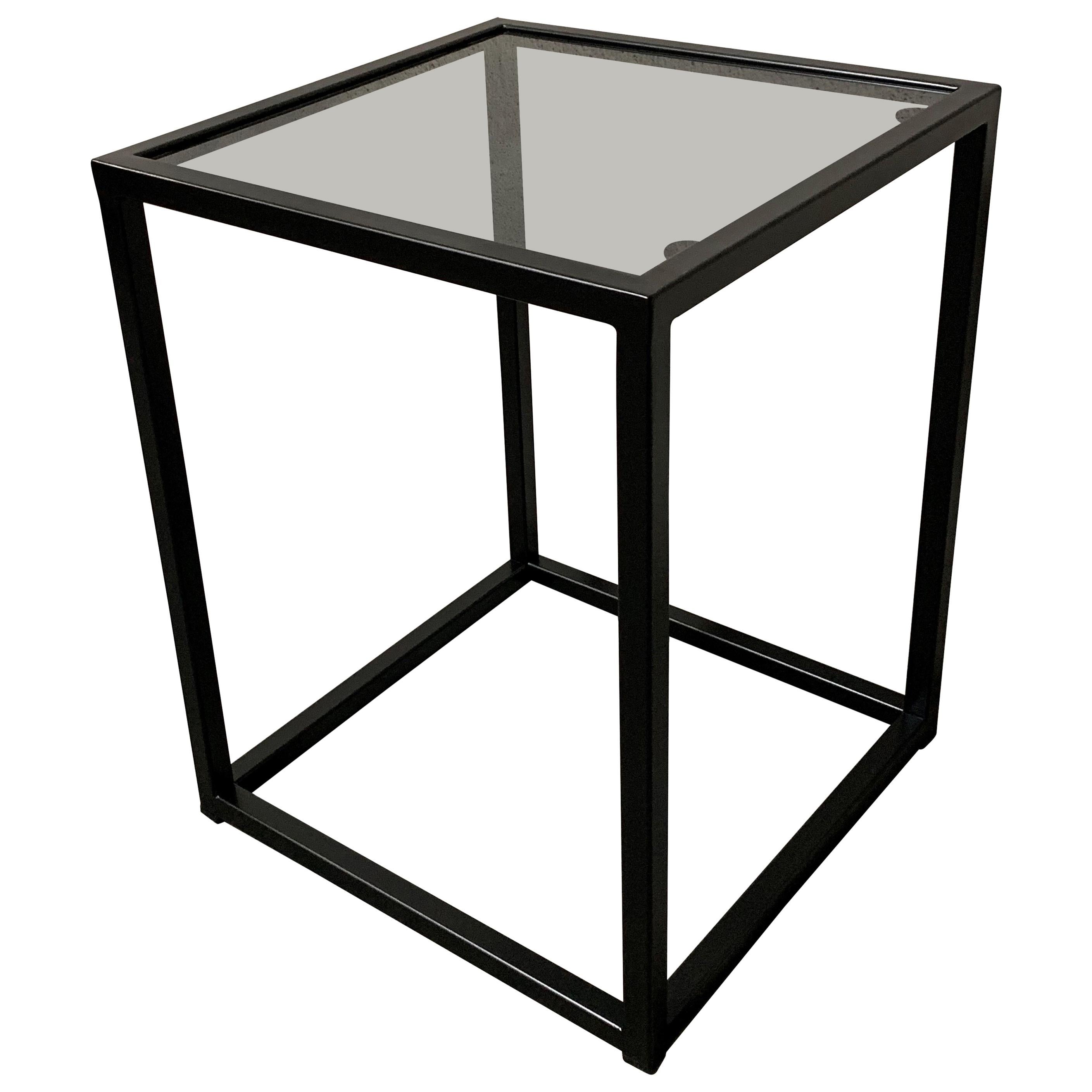 Neuer moderner quadratischer schwarzer Tisch mit Fumee-Glasplatte, für den Innen- oder Außenbereich im Angebot