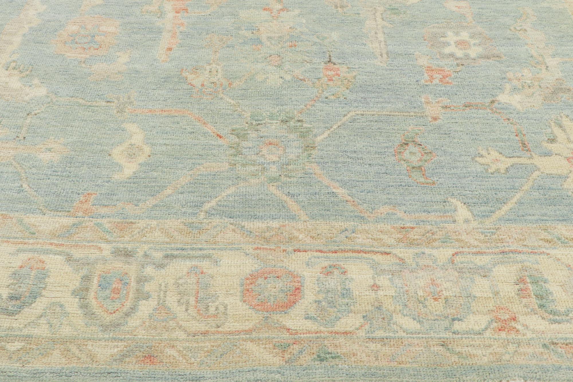 New Contemporary Bunte blaue Oushak Teppich mit Transitional Style (Handgeknüpft) im Angebot