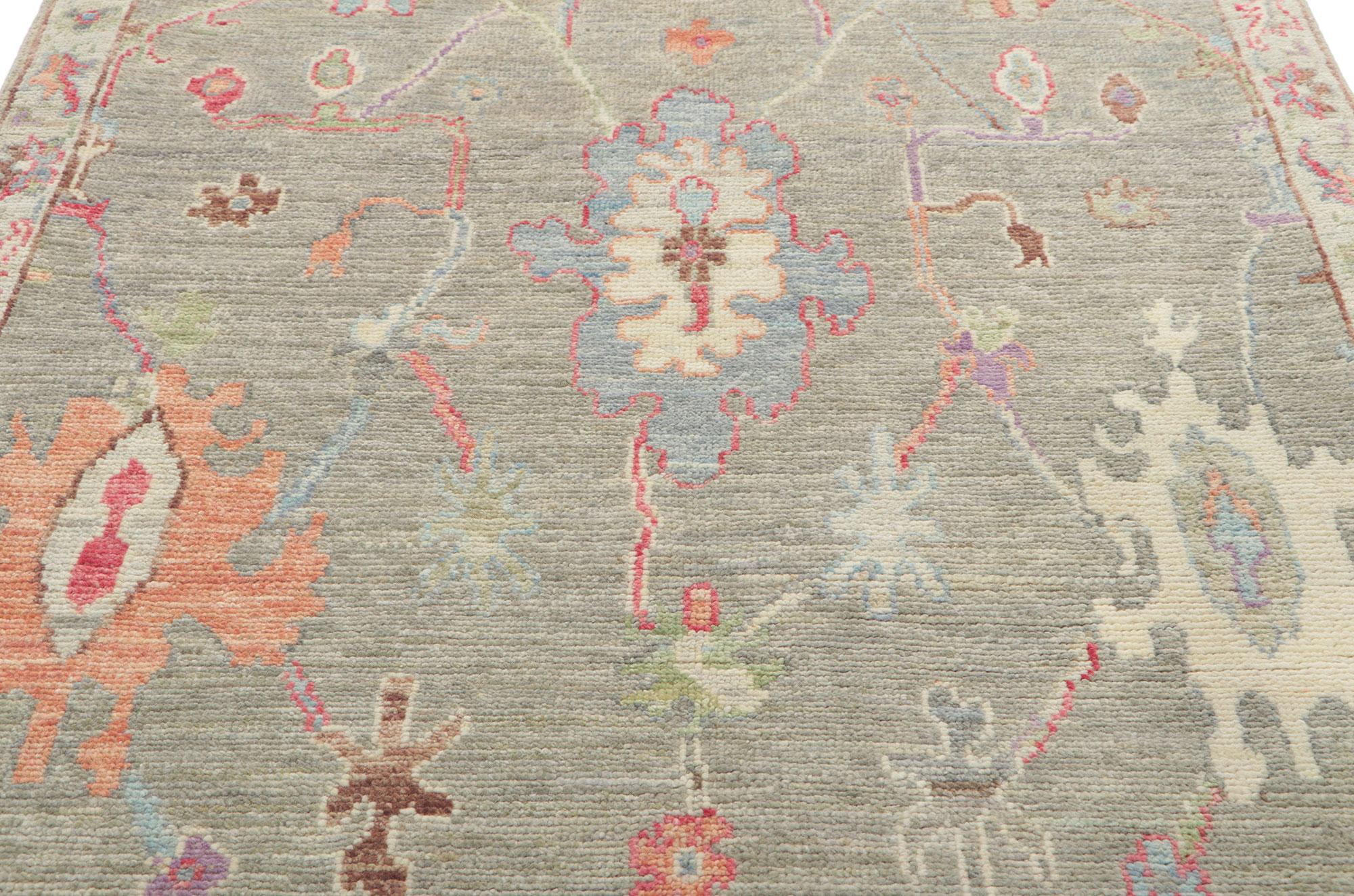 New Modern Style Oushak Rug with Soft Colors In New Condition For Sale In Dallas, TX