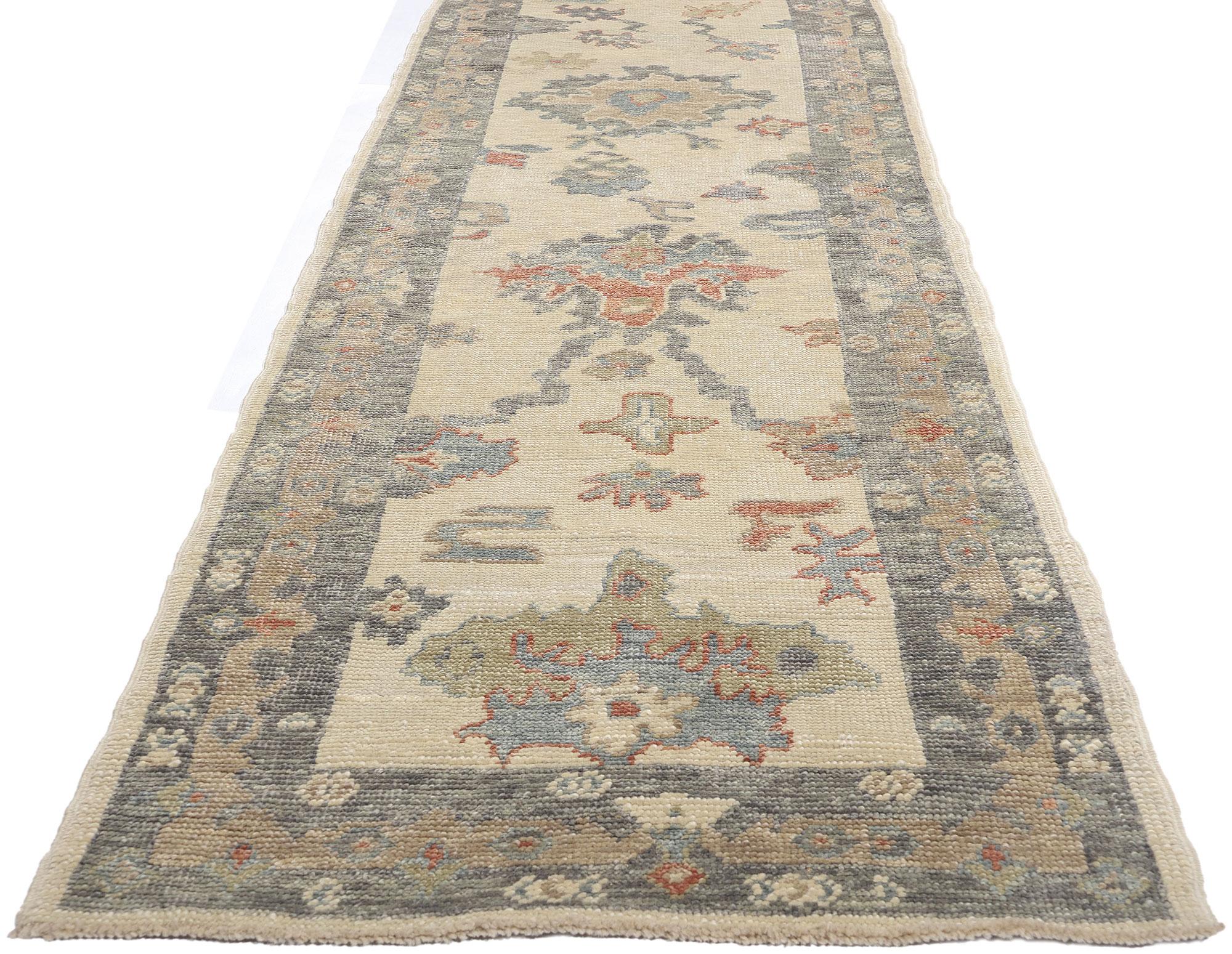 Neuer moderner türkischer Oushak-Teppich-Läufer, 03'00 x 18'09 (Türkisch) im Angebot
