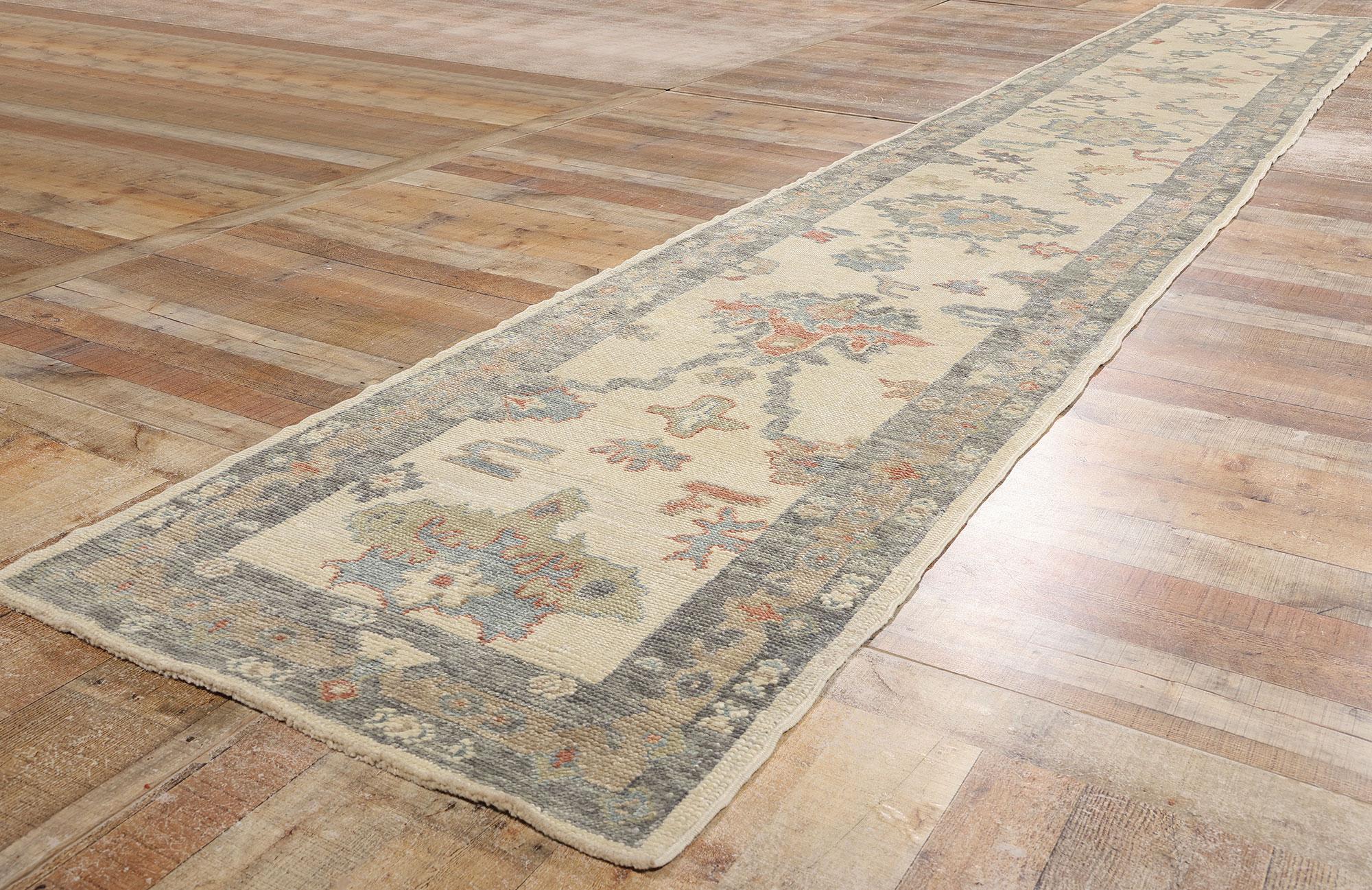 Neuer moderner türkischer Oushak-Teppich-Läufer, 03'00 x 18'09 (Wolle) im Angebot