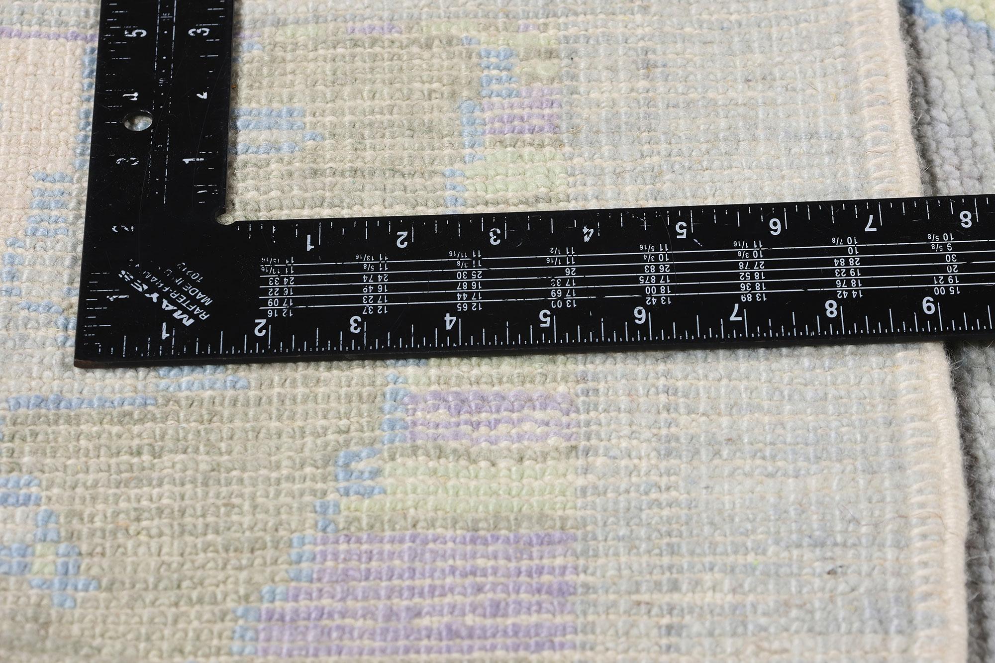 XXIe siècle et contemporain Tapis turc moderne Oushak avec style traditionnel en vente