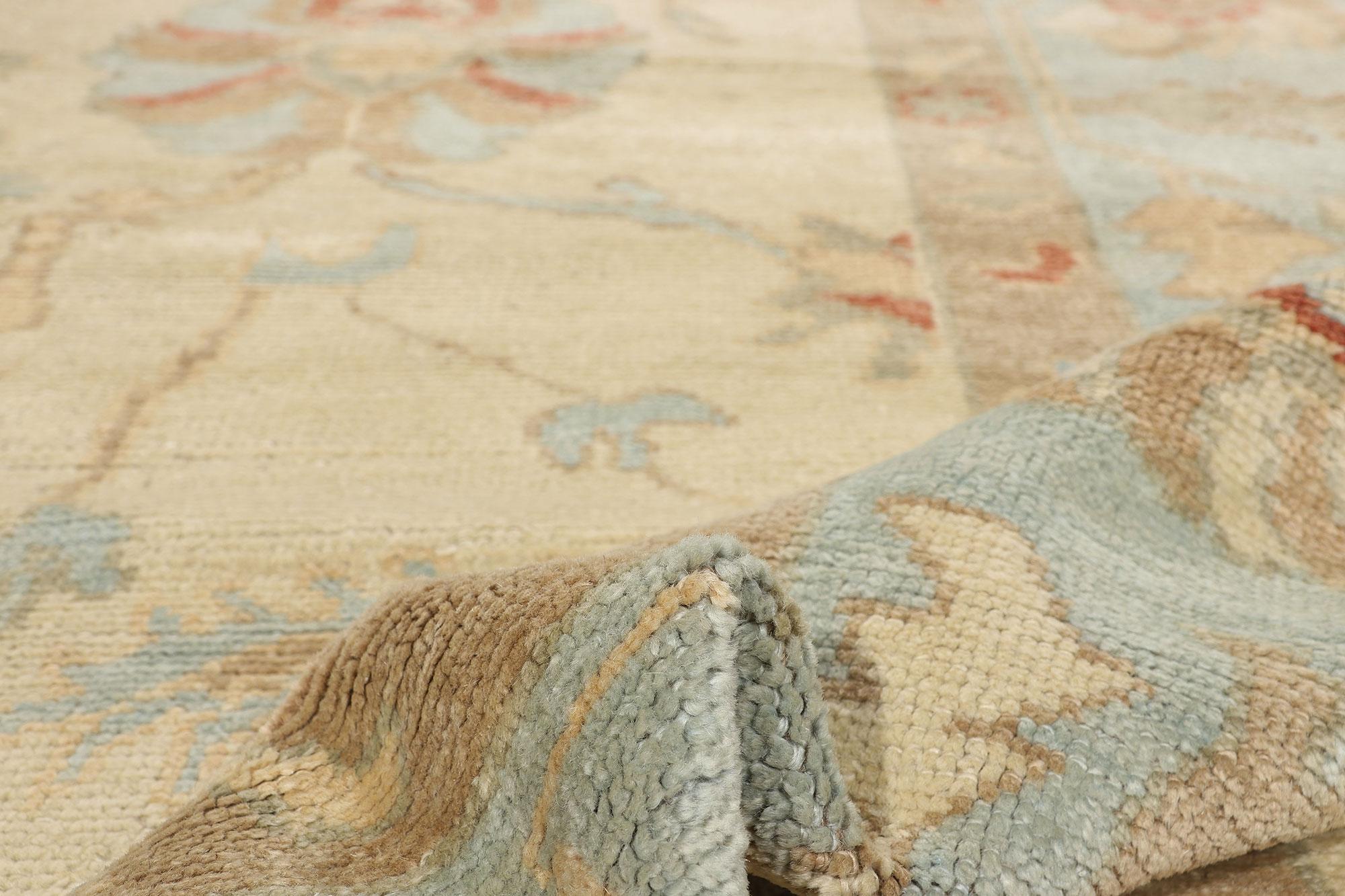 Neuer moderner türkischer Oushak-Teppich im traditionellen Stil und in weichen Erdtönen (Colonial Revival) im Angebot