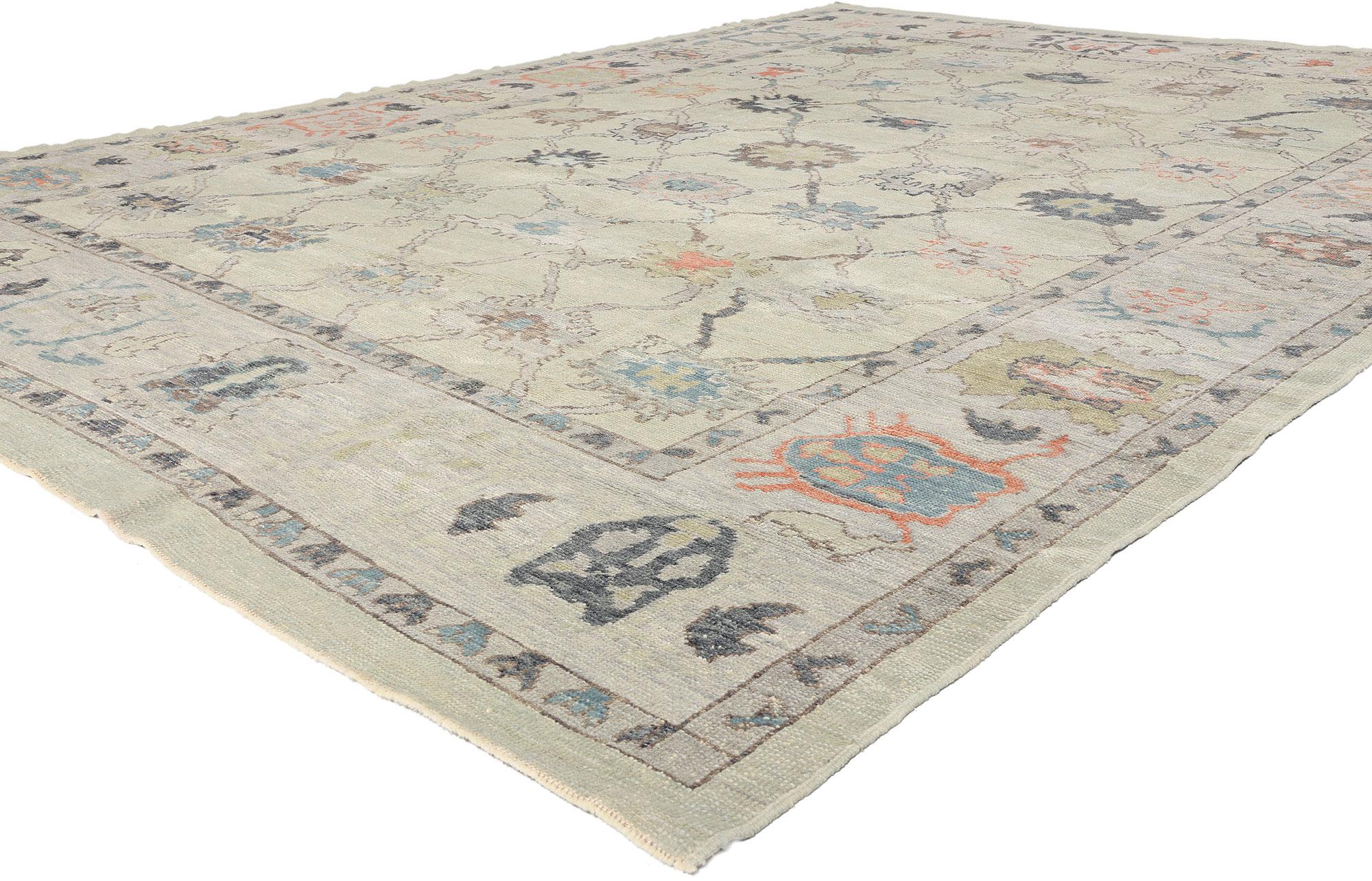 52801 New Modern Oushak Turkish Rug, 10'04 x 14'05. Dieser moderne türkische Oushak-Teppich aus handgeknüpfter Wolle erblüht mit einer antiken Seele, die in eine erfrischte Farbpalette gehüllt ist - sein meersalzfarbener Hintergrund (grau mit