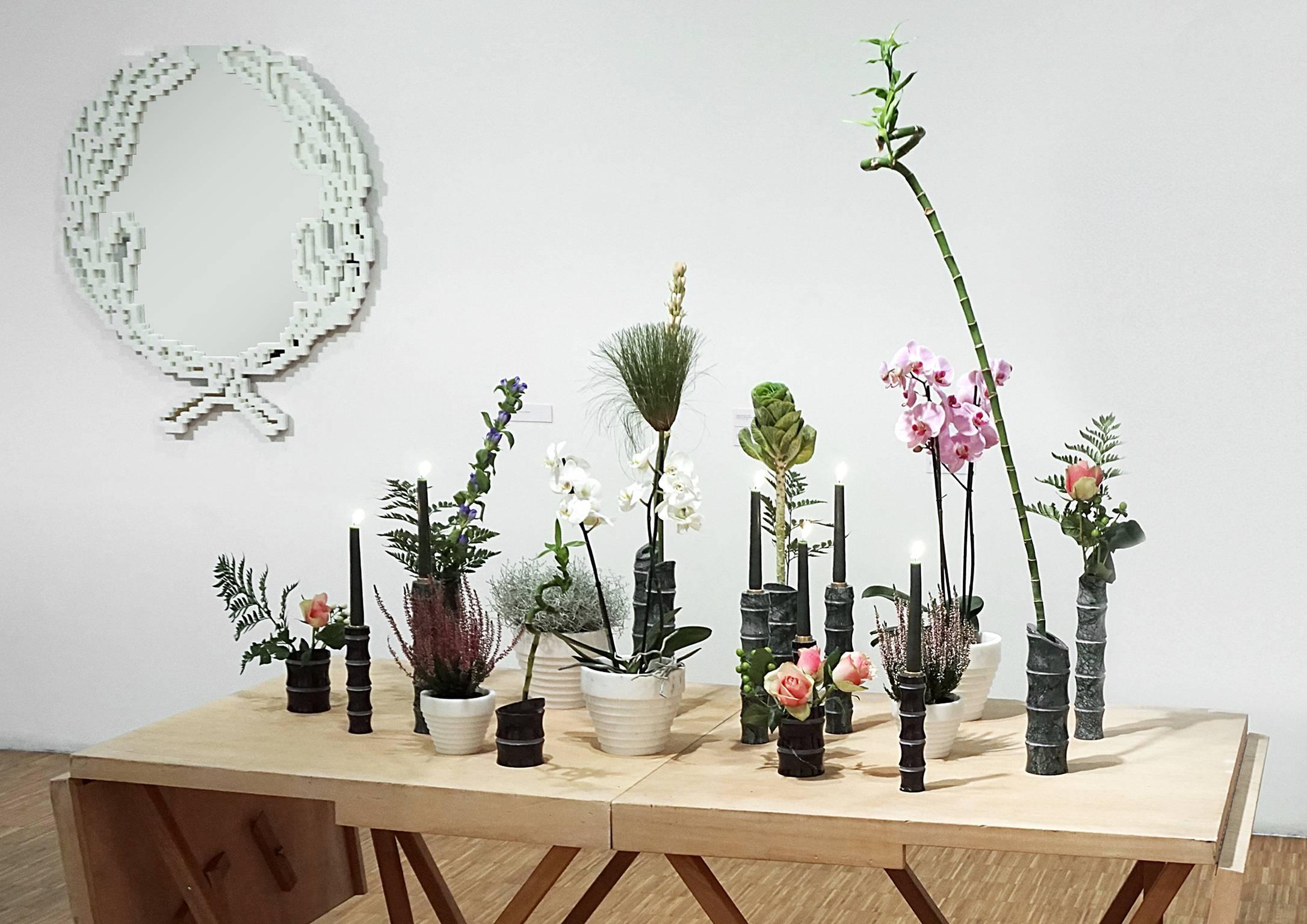 Italiano New modern Vase in Green Guatemala Marble creator Michele Chiossi Stock in vendita