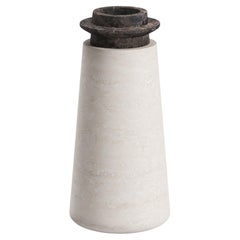 Neue moderne Vase aus Travertin und Marmor, Designer Ivan Colominas STOCK