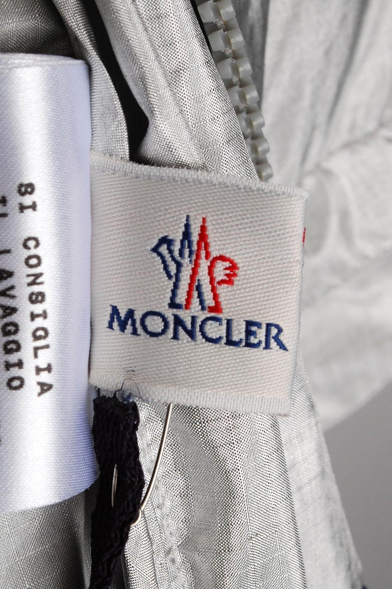 New Moncler Gamme Bleu Hooded Men Jacket Size 3 (L) For Sale at 1stDibs