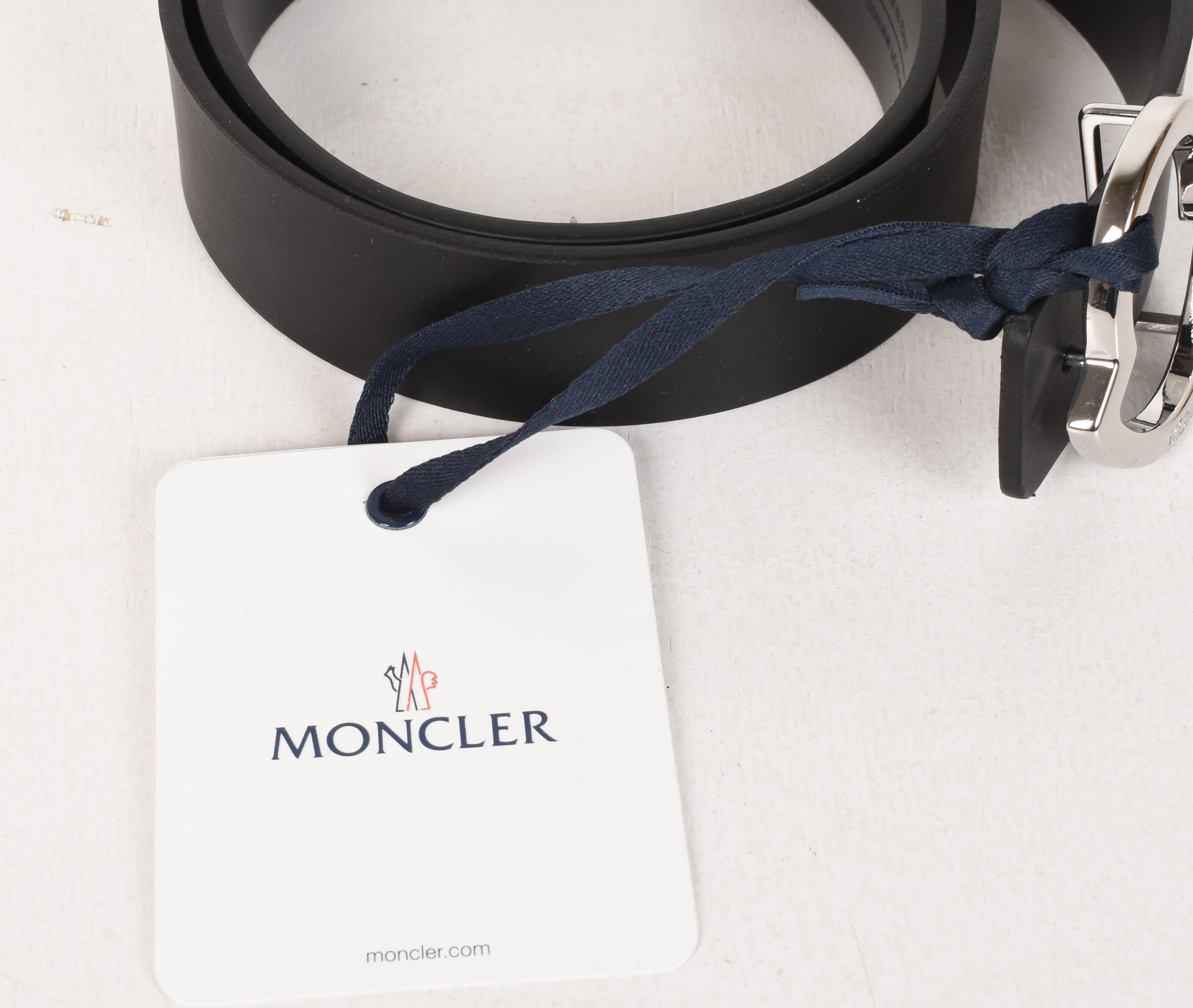 New Moncler Men Leather Belt Buckle Size 44 – Large, S1438 In New Condition For Sale In Kaunas, LT