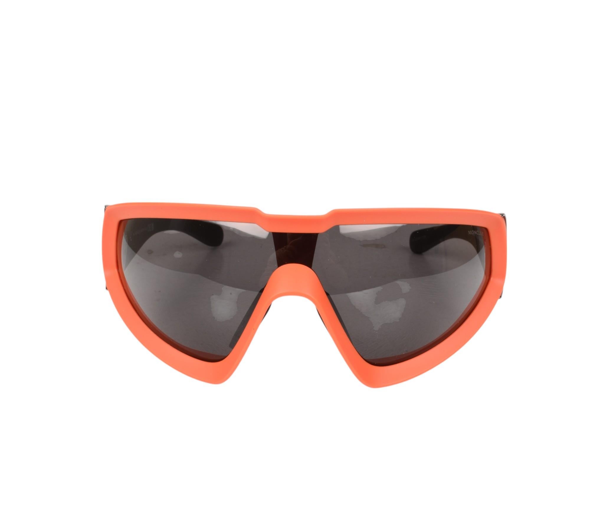 Check my other listings. Have many more designer clothes for sale. Open to any offers.
Item for sale is 100% genuine Moncler New Skiing ML0249 Men Sunglasses comes with certificate card, S1406, KE6, 72g.
Color: black orange
(An actual color may a