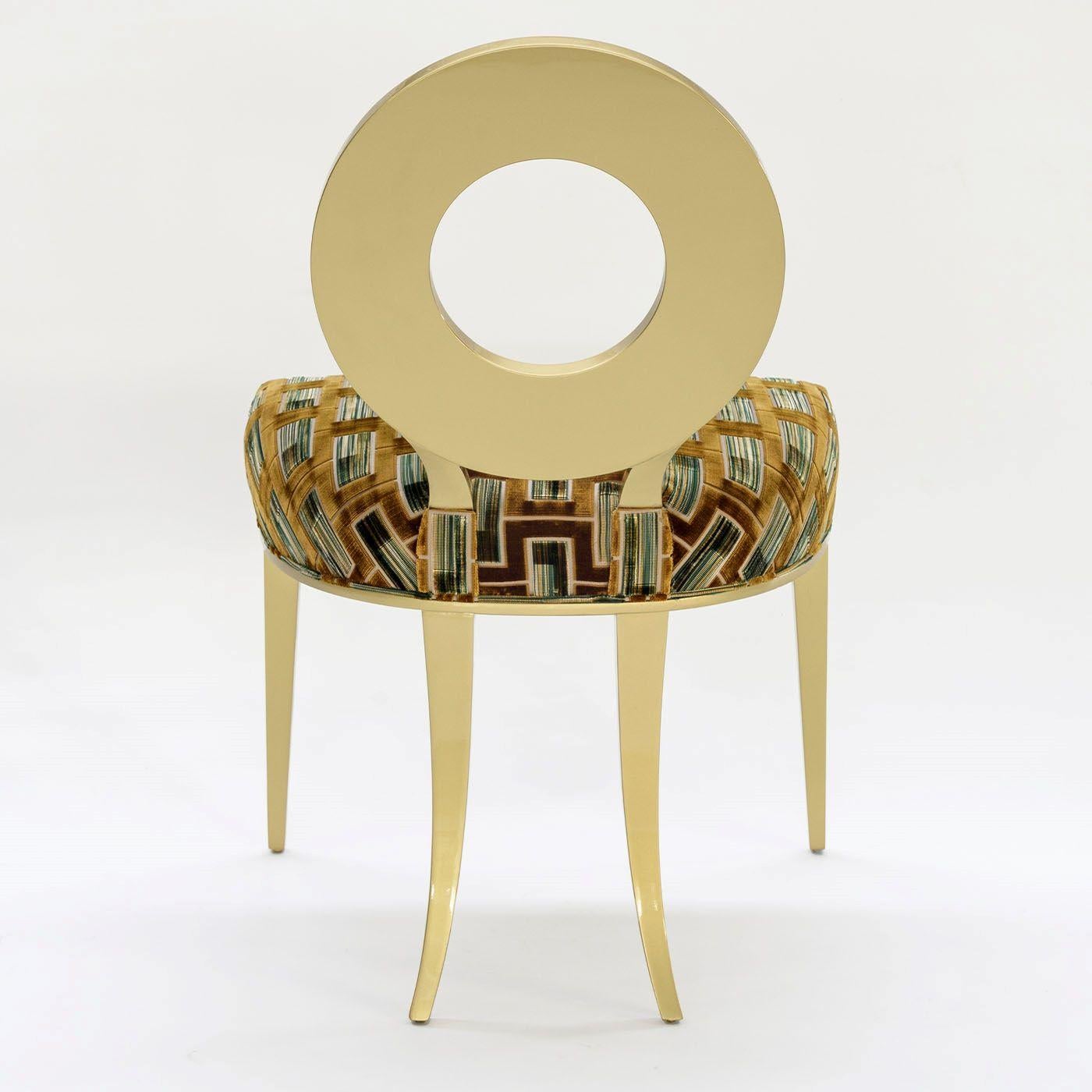 A ring-shaped backrest recalling a full moon characterizes this stylish and graceful chair. Lacquered in a shimmering golden tone and enriched with an antiqued glossy finish, the wooden structure combines tapered and slightly curved legs to a