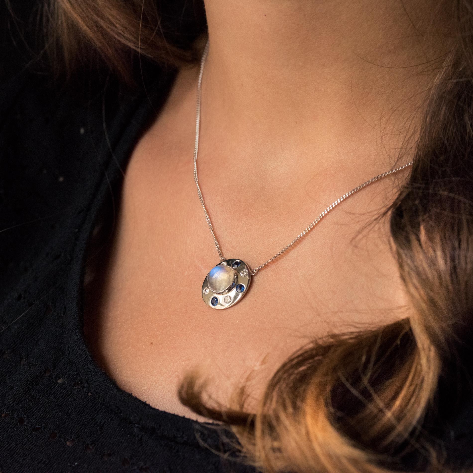 Mondstein Saphire Diamanten 18 Karat Weißgold Halskette im Zustand „Neu“ im Angebot in Poitiers, FR