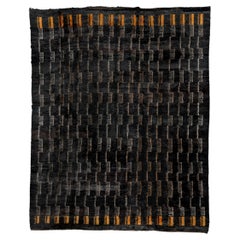 Nouveau tapis berbère marocain avec fond noir et détails gris 