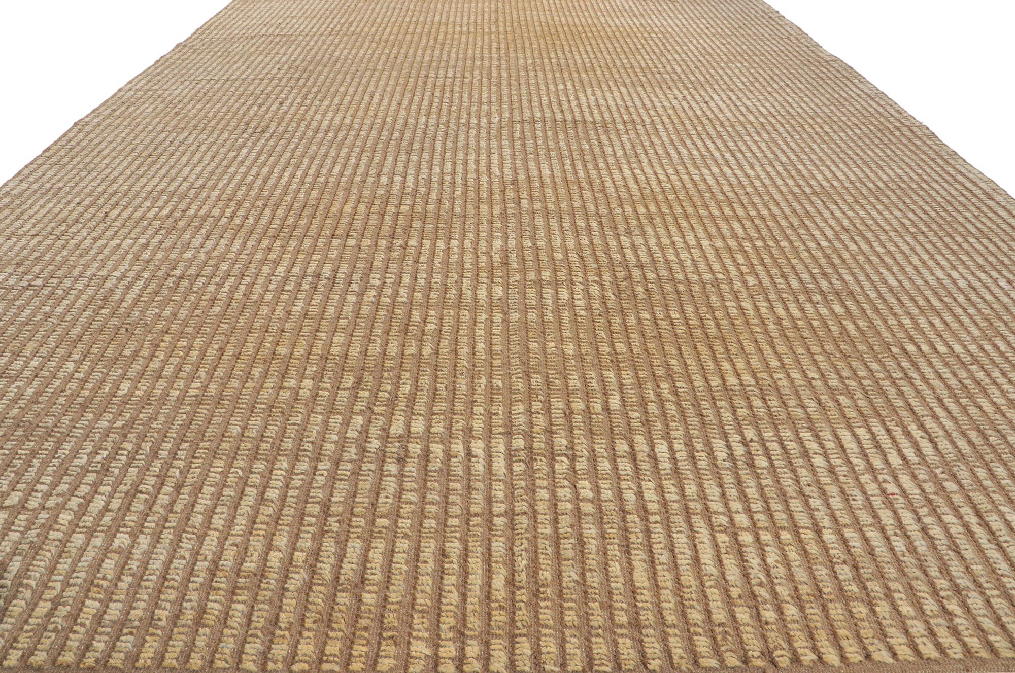 Gran alfombra marroquí neutra de pelo corto, lo orgánico moderno se une a lo sutil Shibui Pakistaní en venta