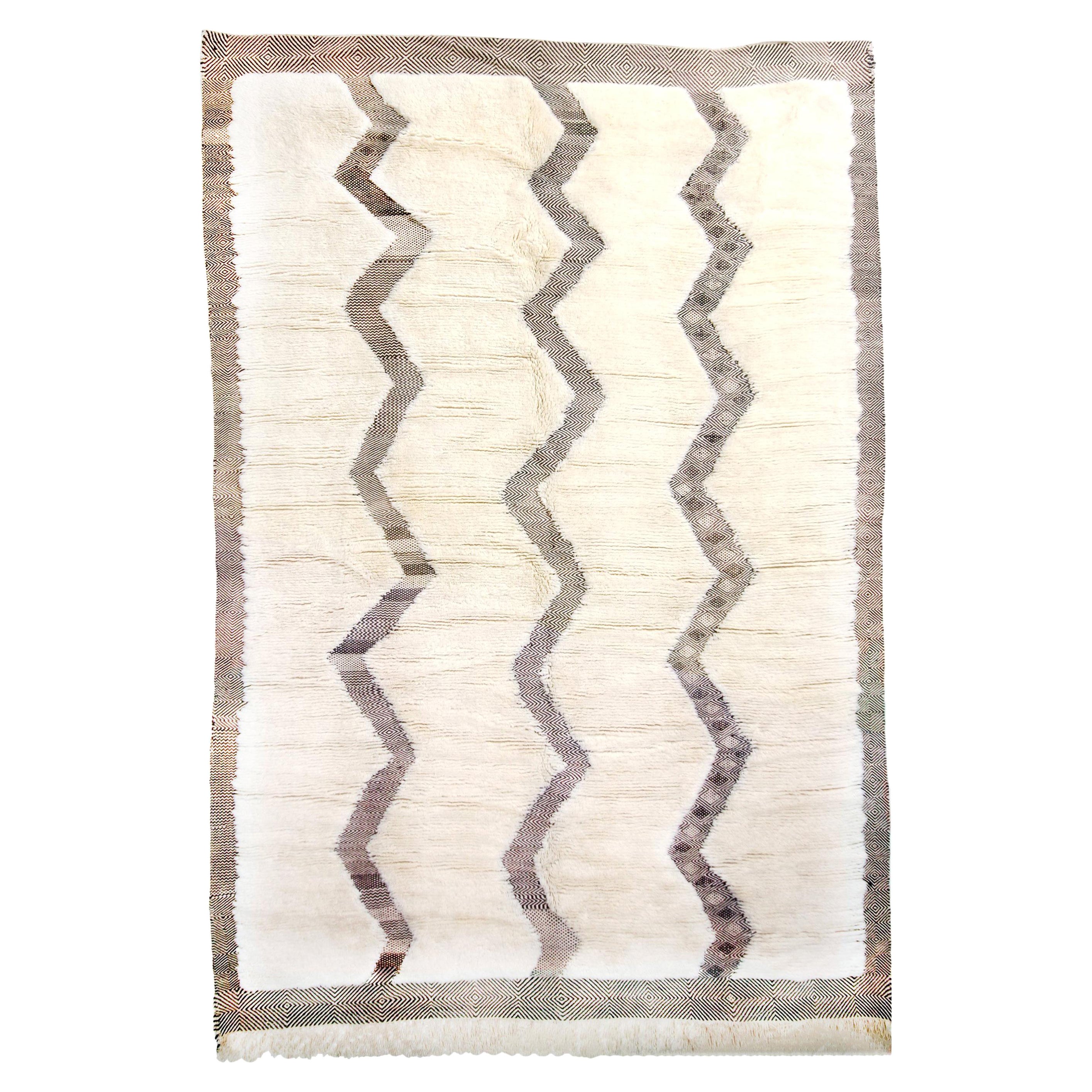 Nuovo Tappeto marocchino in lana bianca e nera con vello