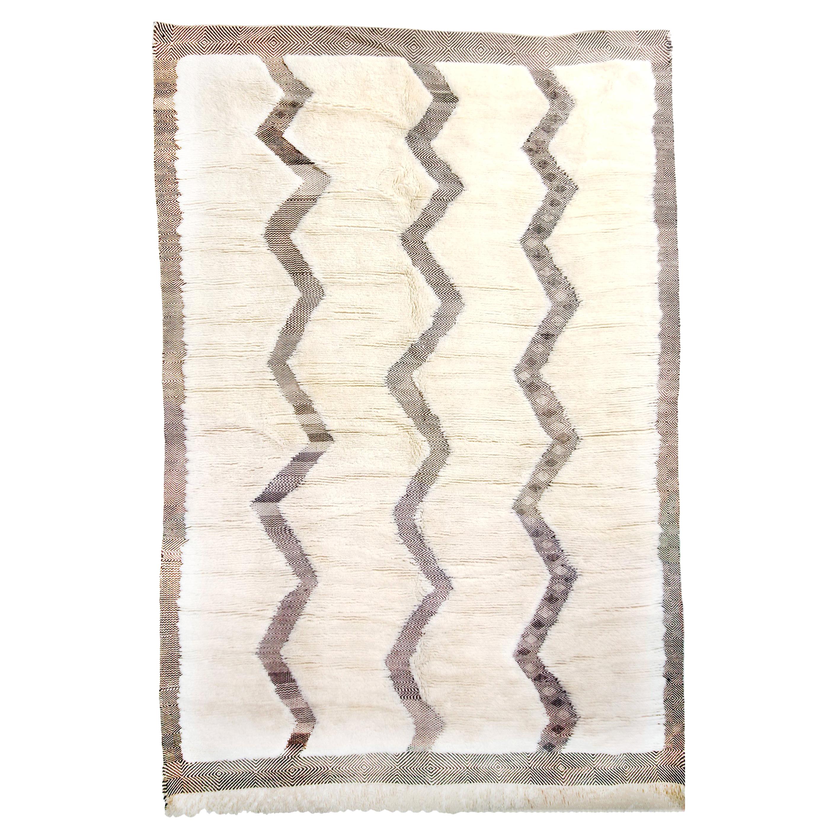 Nuovo Tappeto marocchino in lana bianca e nera con vello