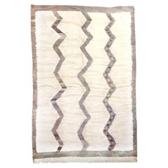 Nuovo Tappeto marocchino in lana bianca e nera con vello