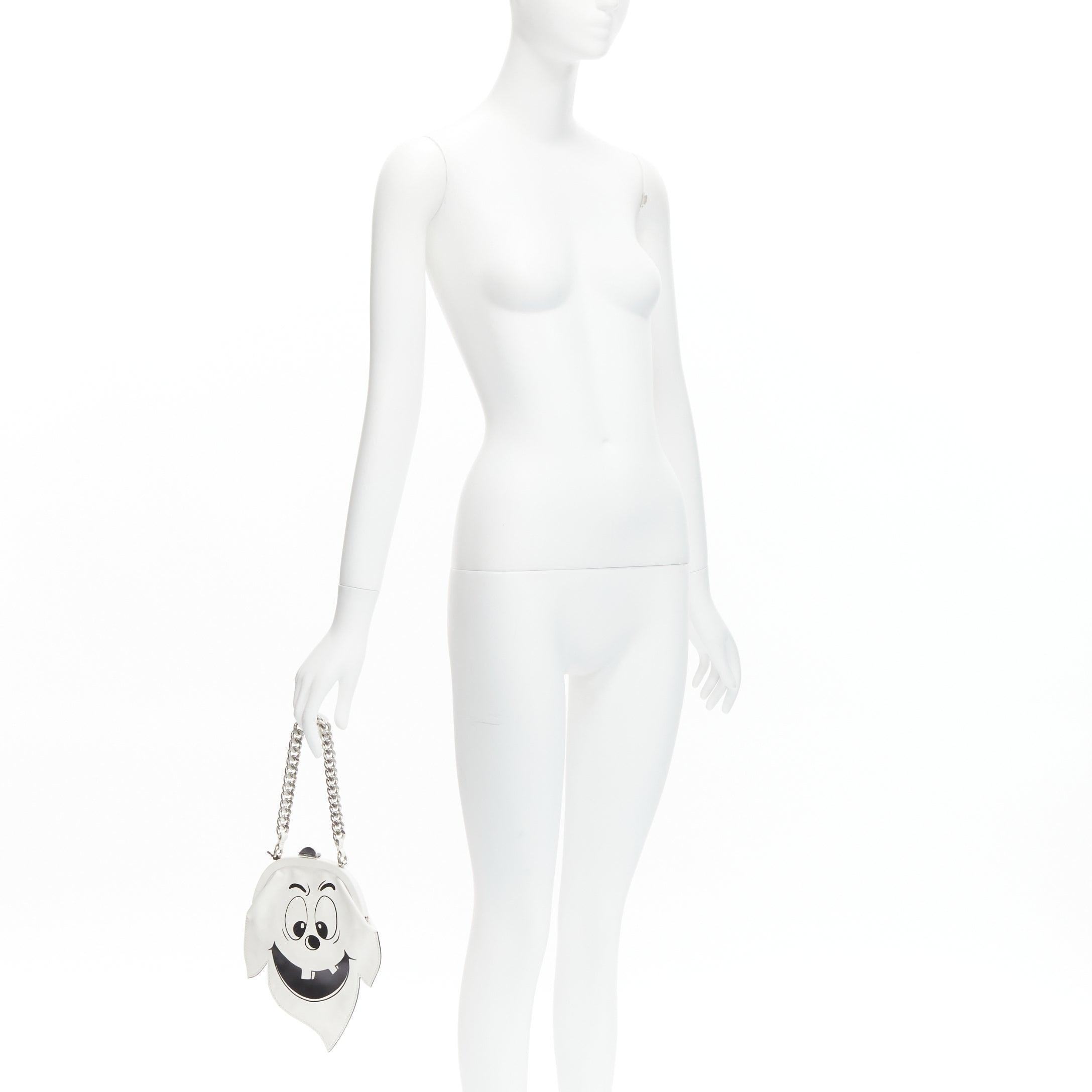 new MOSCHINO COUTURE Runway white Friendly Ghost toothless smile silver chain wrist purse bag
Reference: TGAS/D00499
Brand: Moschino
Designer: Jeremy Scott
Material: Leather, Metal
Color: White, Black
Pattern: Solid
Closure: Clasp
Lining: Black