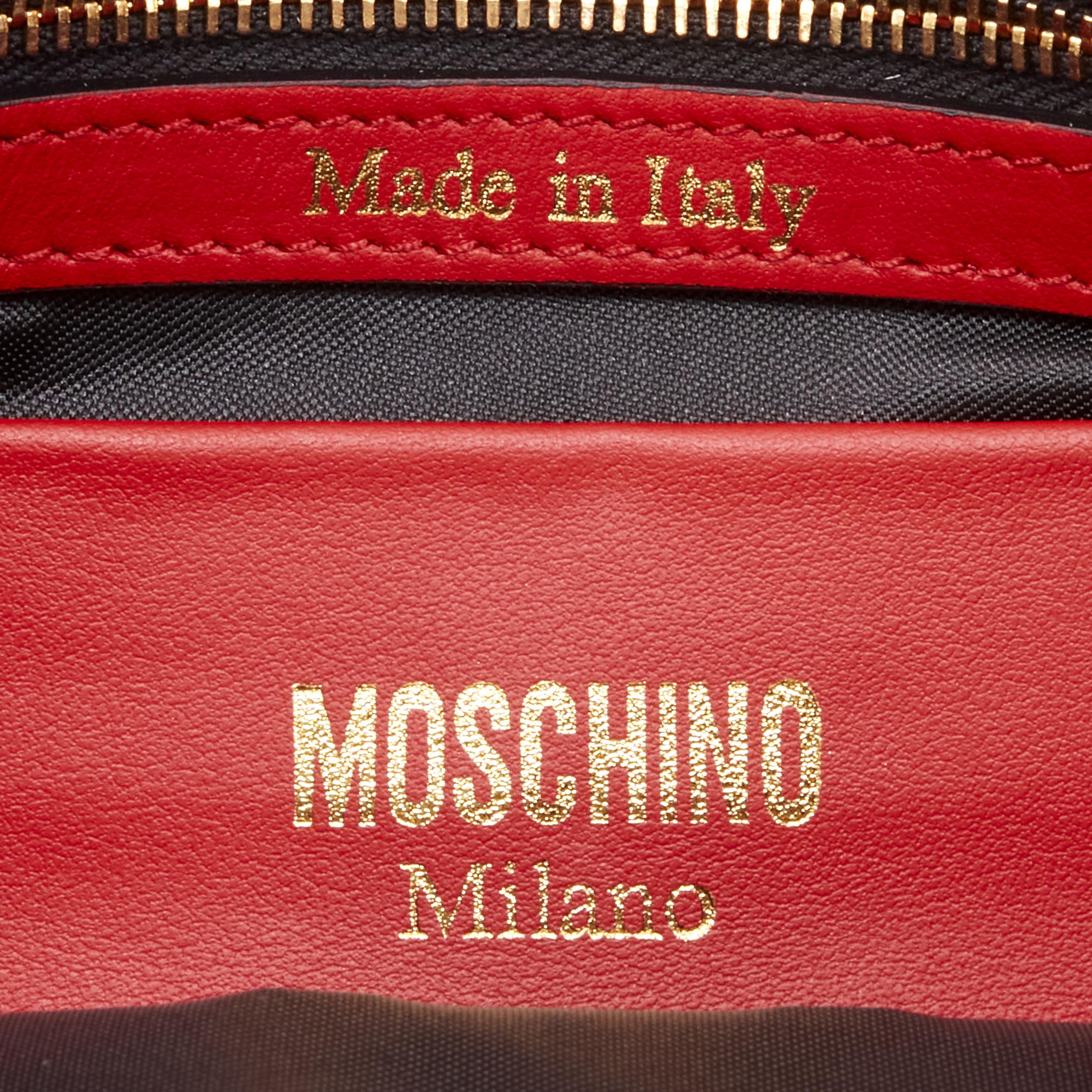Women's new MOSCHINO Couture! smooth red leather gold M top zip wristlet clutch bag For Sale
