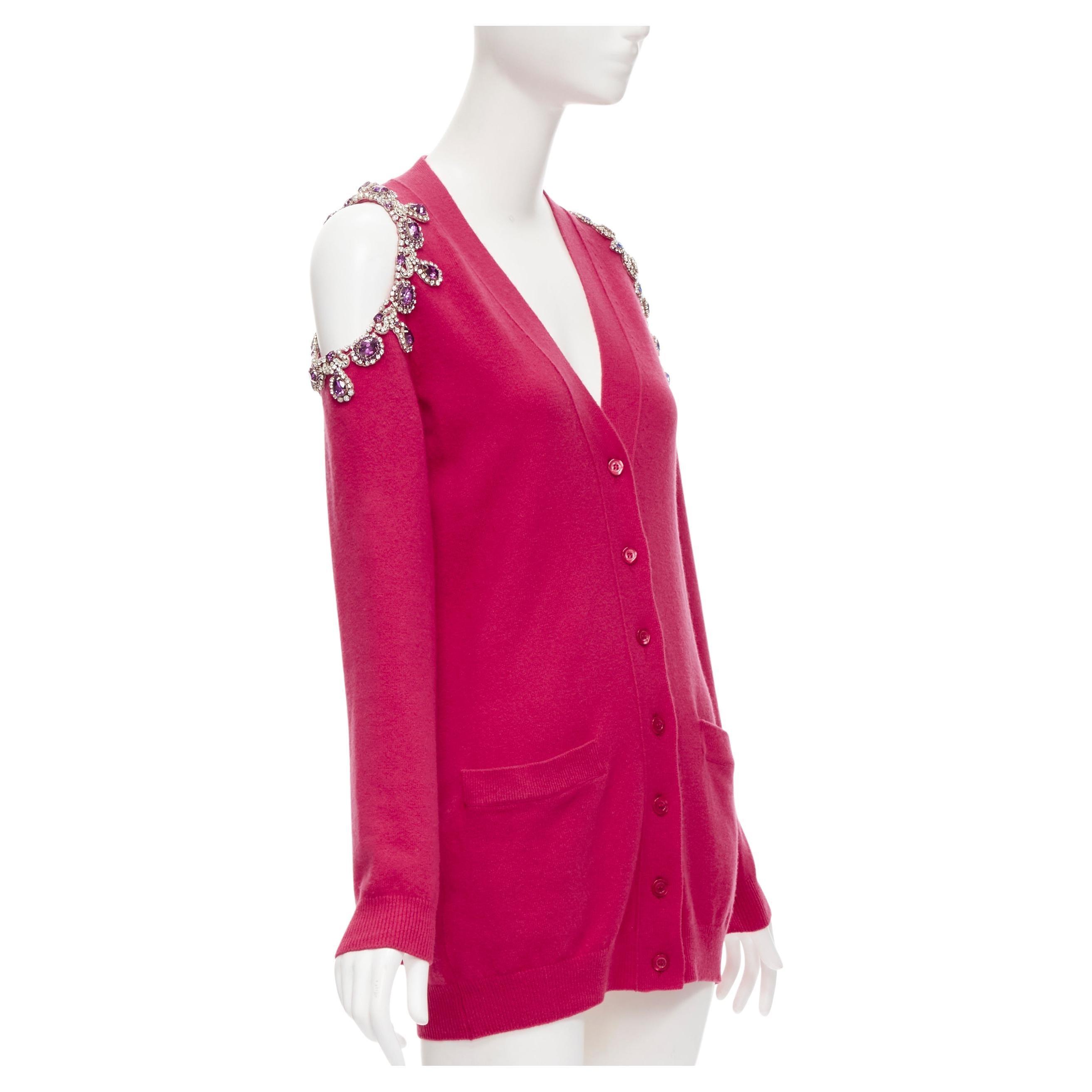 MOSCHINO - Cardigan à épaules froides en cachemire rose fuschia avec bijoux en cristal, taille IT 36, état neuf