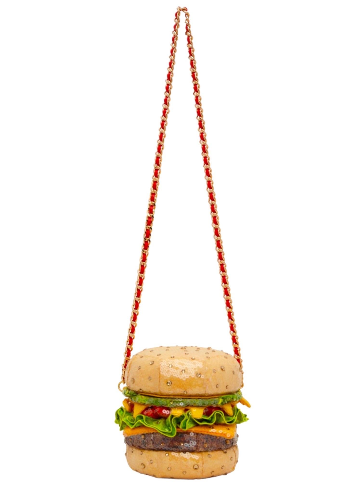 Structural rhinestone and sequin embellished multicolored shoulder bag in the shape of a hamburger from Moschino.
Designed by Jeremy Scott
Detachable chain and leather shoulder strap 
Covered completely in sequin embellishment’s
Featuring