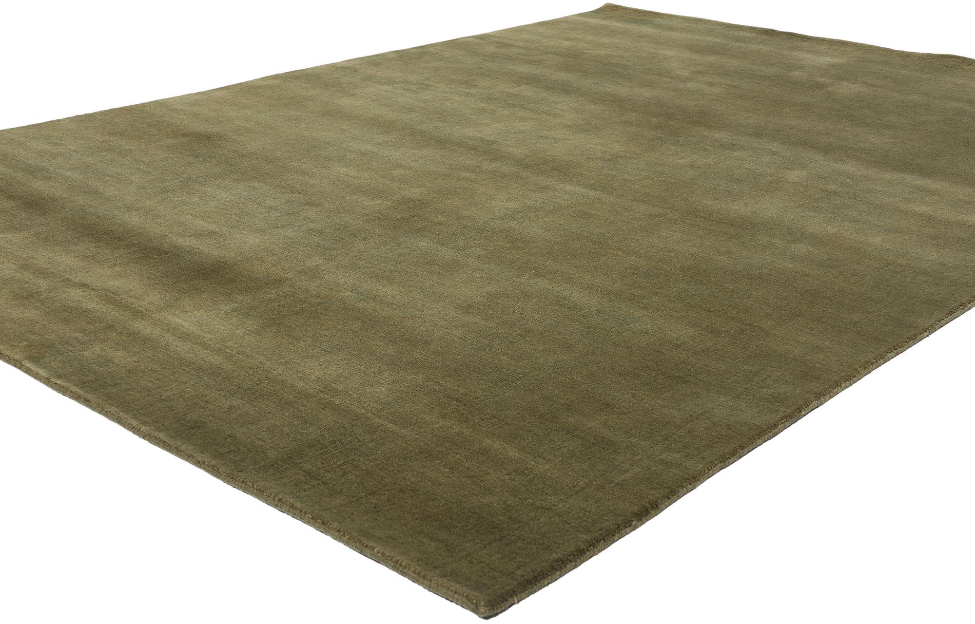 31163 Nueva Alfombra Moderna Sólida Verde Oliva, 06'02 x 08'09. Esta alfombra moderna verde oliva combina a la perfección el diseño biofílico con una estética terrosa y sofisticada. Hecho a mano con exquisito detalle, su rico color verde oliva,