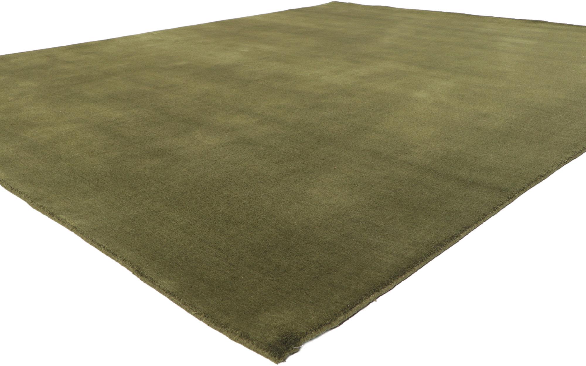30928 New Moss-Olive Grün Modern Rug, 07'10 x 09'10. Dieser moderne Teppich, der Biophilie mit dezenter Ornamentik verbindet, ist eine fesselnde Vision gewebter Schönheit. Die üppige Textur und die erdgrüne Farbgebung, die in dieses Stück eingewebt