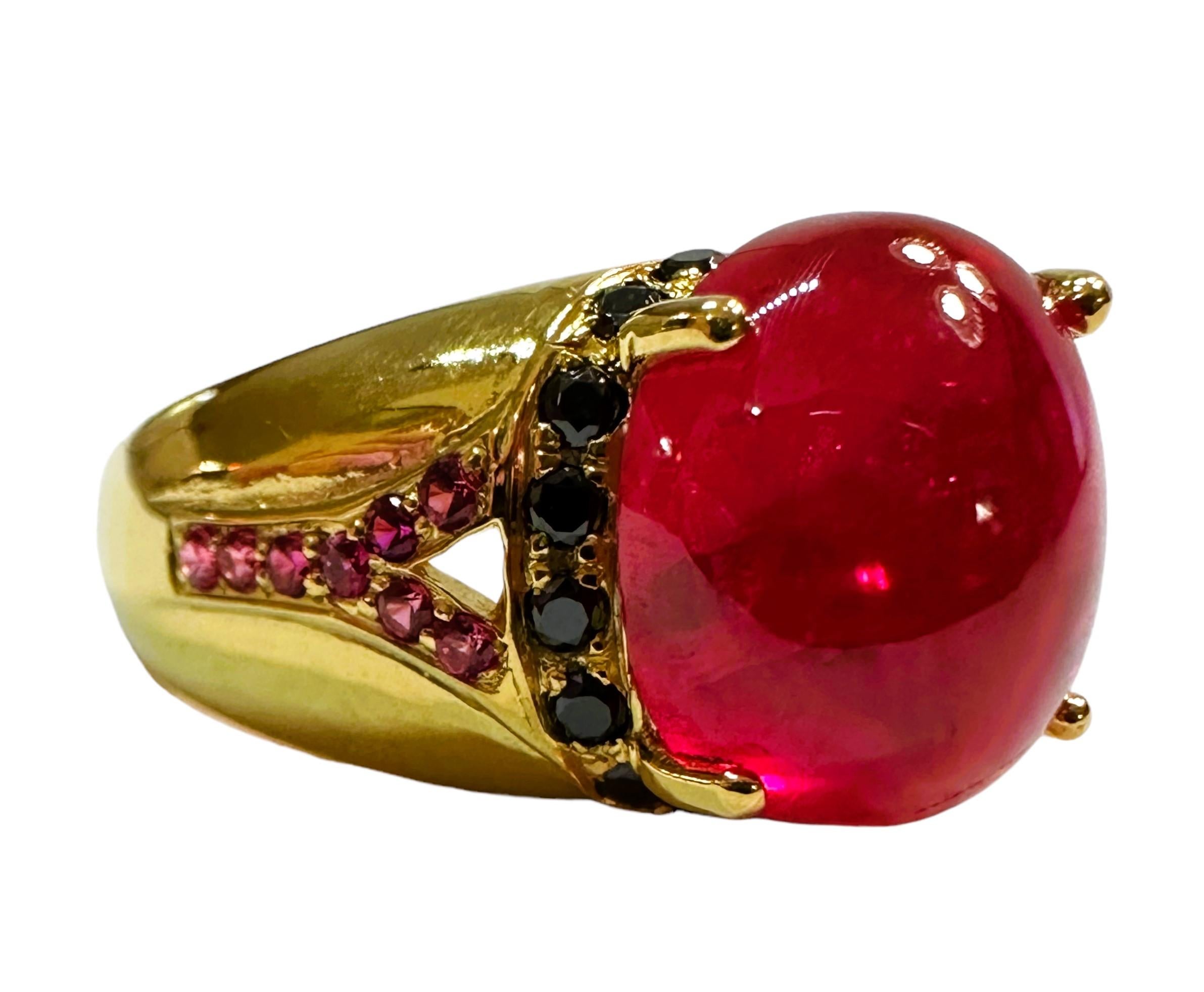 Nuovo anello in Mozambico con zaffiro cabochon da 6 carati e anello in sterling placcato in oro Y In condizioni Nuovo a Eagan, MN