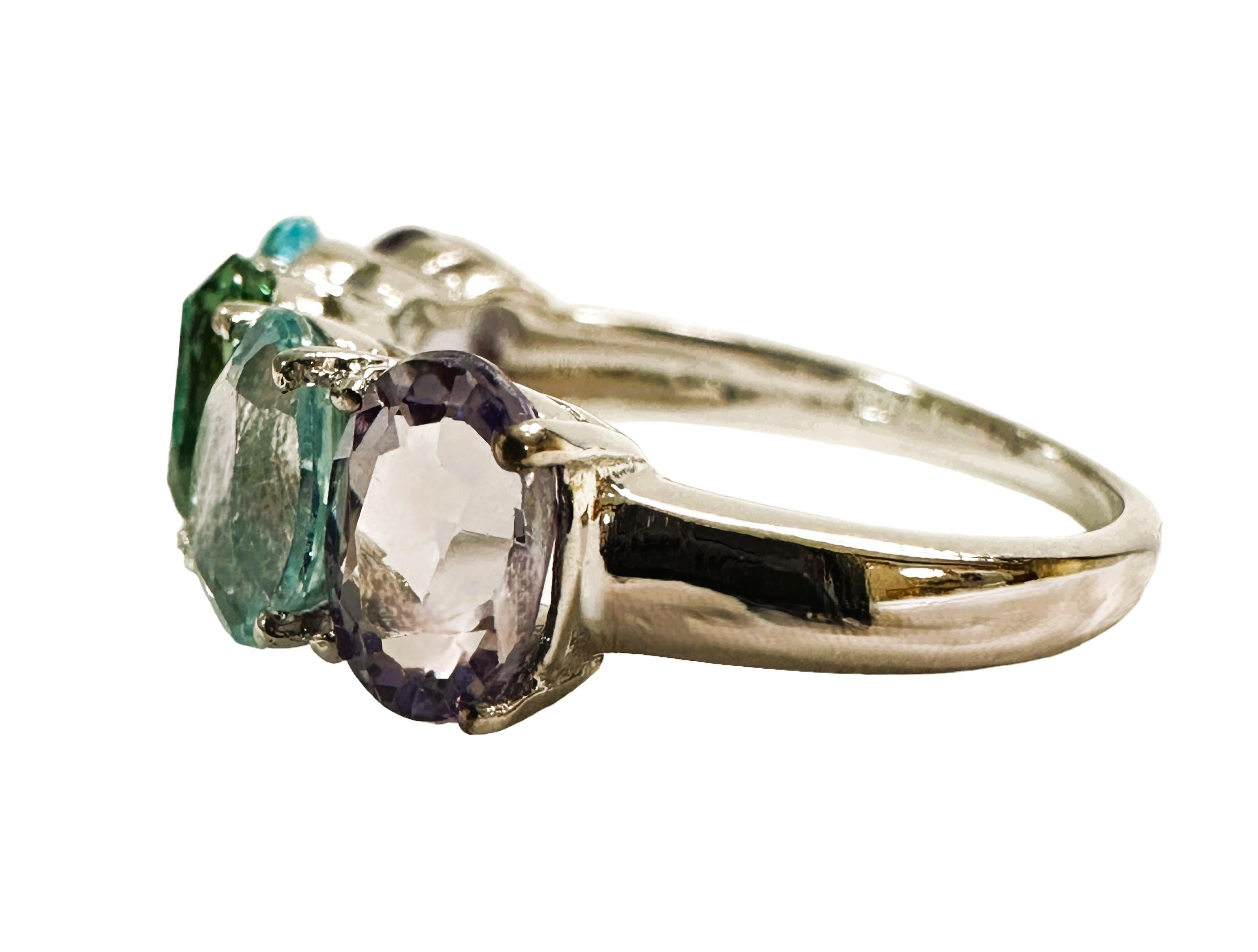 Neuer mehrfarbiger 5-Stein-Ring mit 5,50 Karat Saphir aus Sterling, Größe 7 (Art déco)