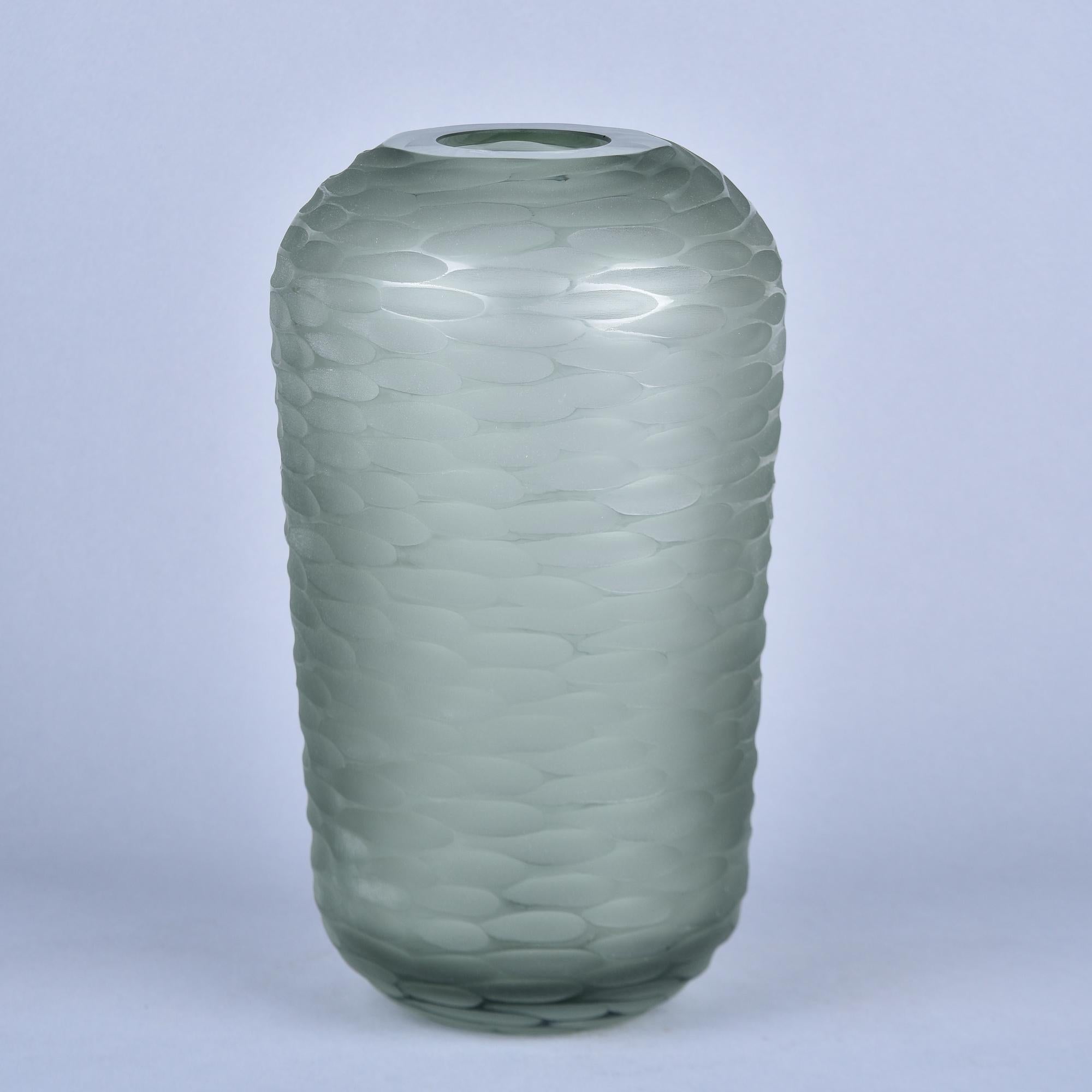 XXIe siècle et contemporain New Murano Glass Tall Battuto Smoky Sage Green Vase en vente
