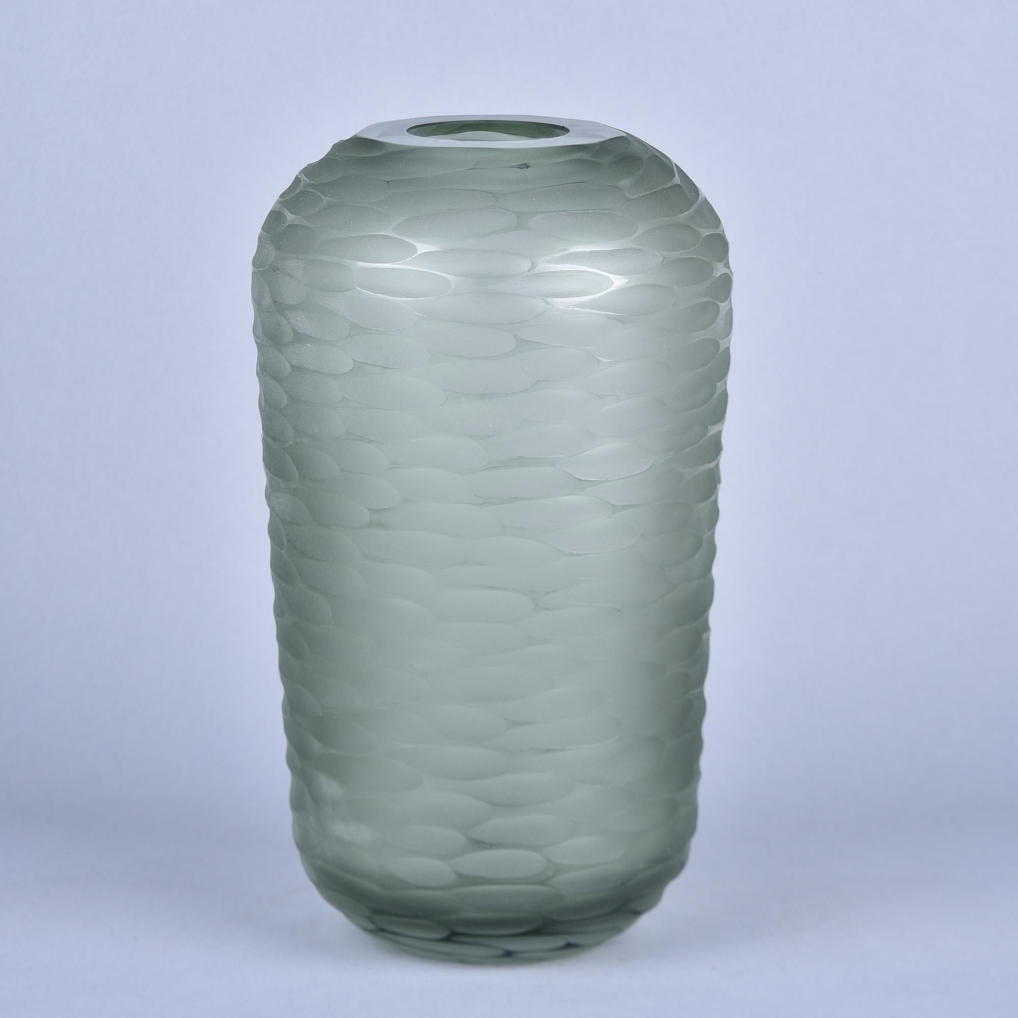 XXI secolo e contemporaneo New Murano Glass Vaso alto Battuto Smoky Sage Green in vendita
