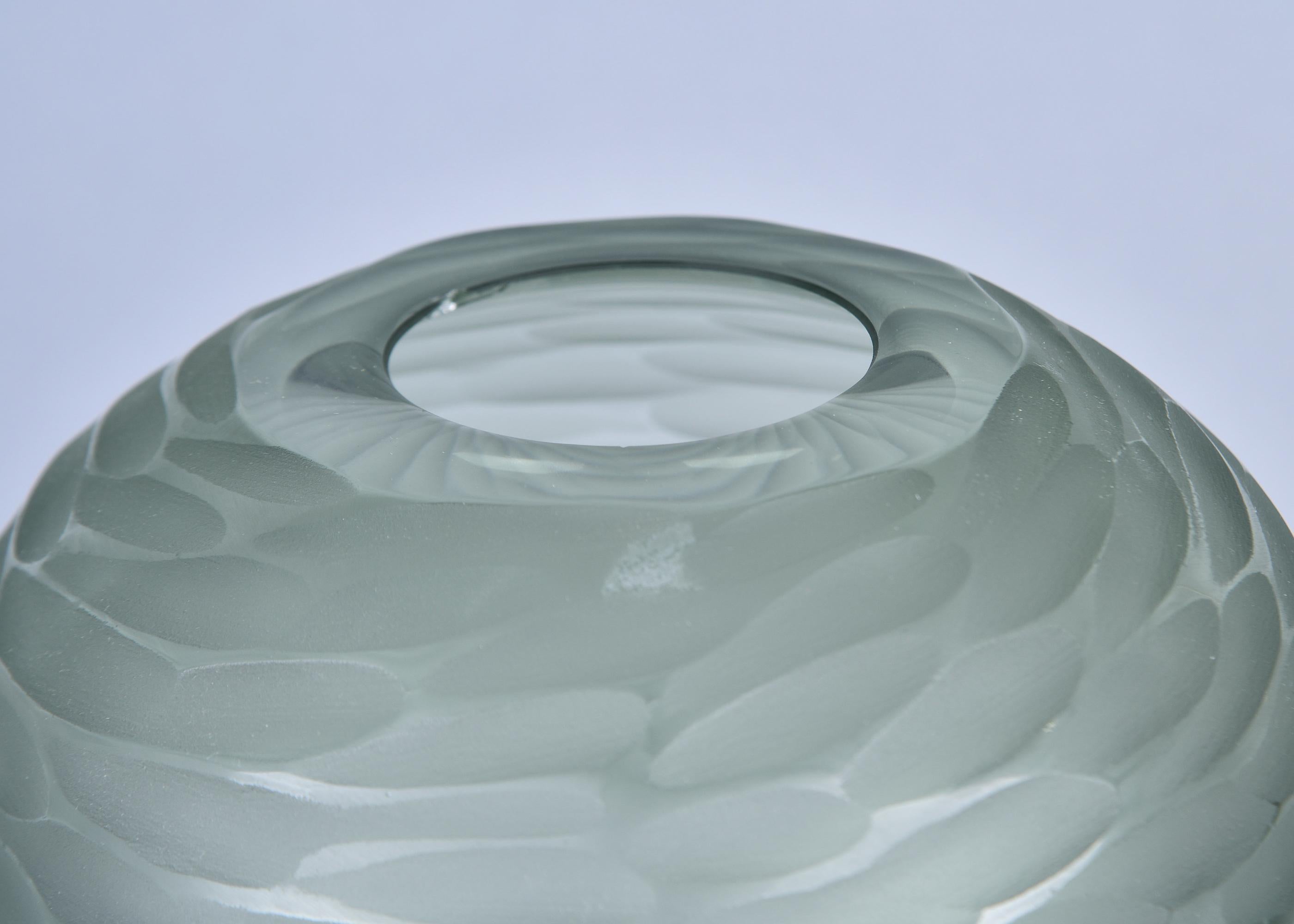 New Murano Glass Tall Battuto Smoky Sage Green Vase en vente 1