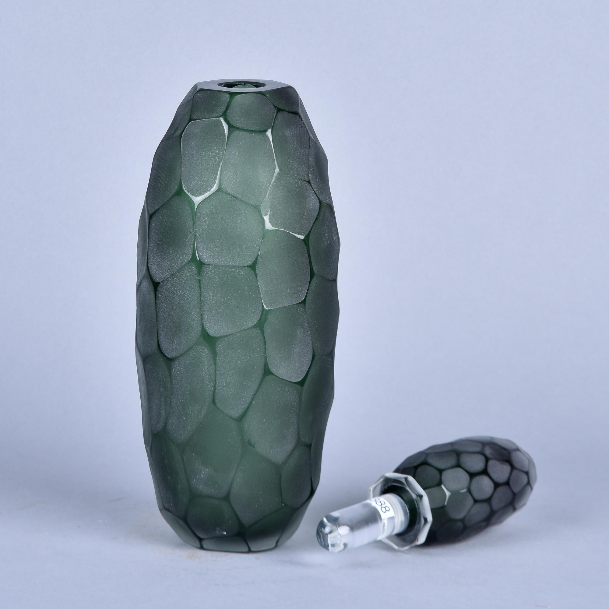 XXIe siècle et contemporain Nouveau flacon de parfum Battuto XL en verre de Murano vert foncé en vente