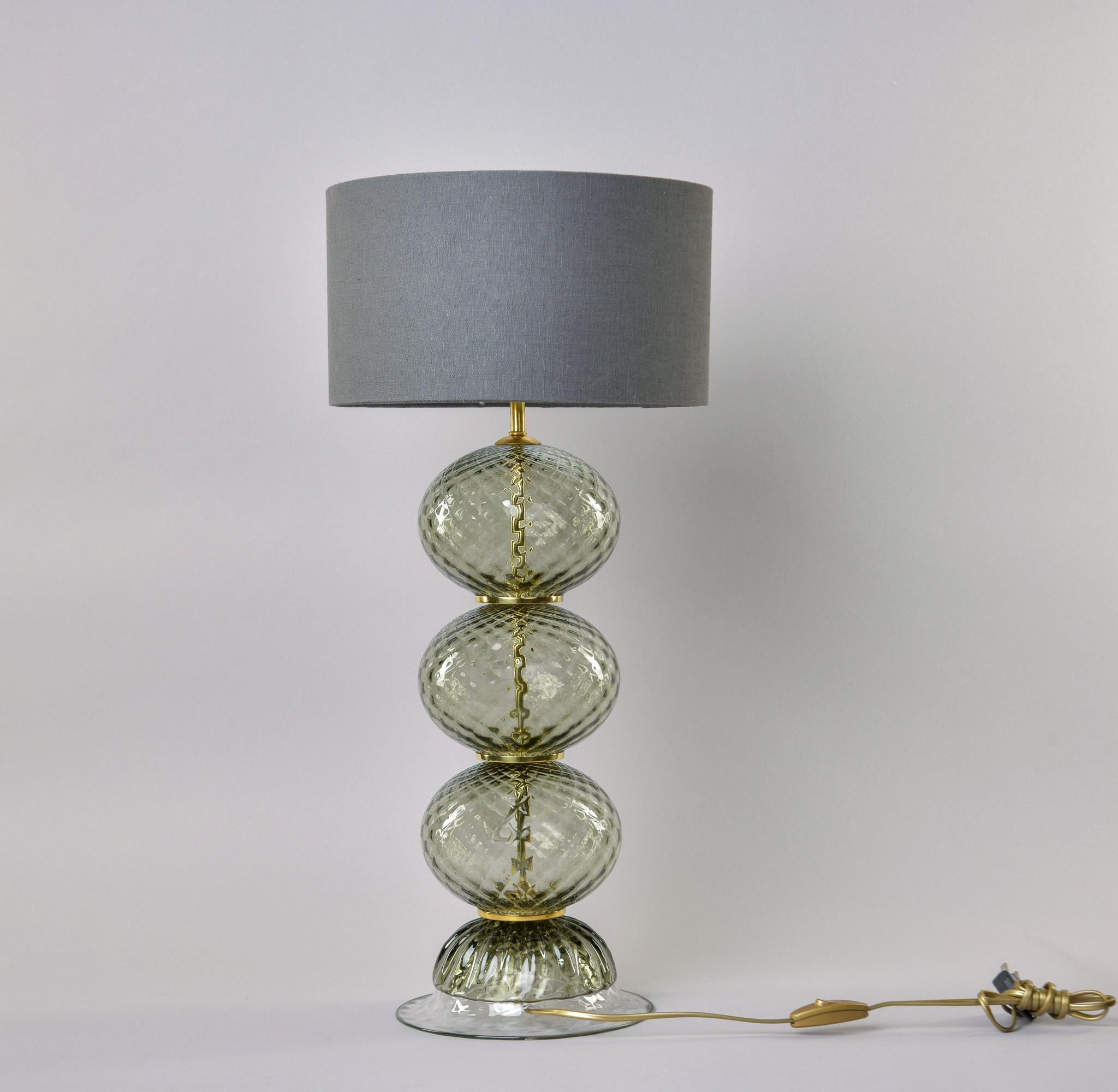 Neu Murano Tischlampe aus mundgeblasenem Glas in blassem Taupe (Moderne der Mitte des Jahrhunderts) im Angebot