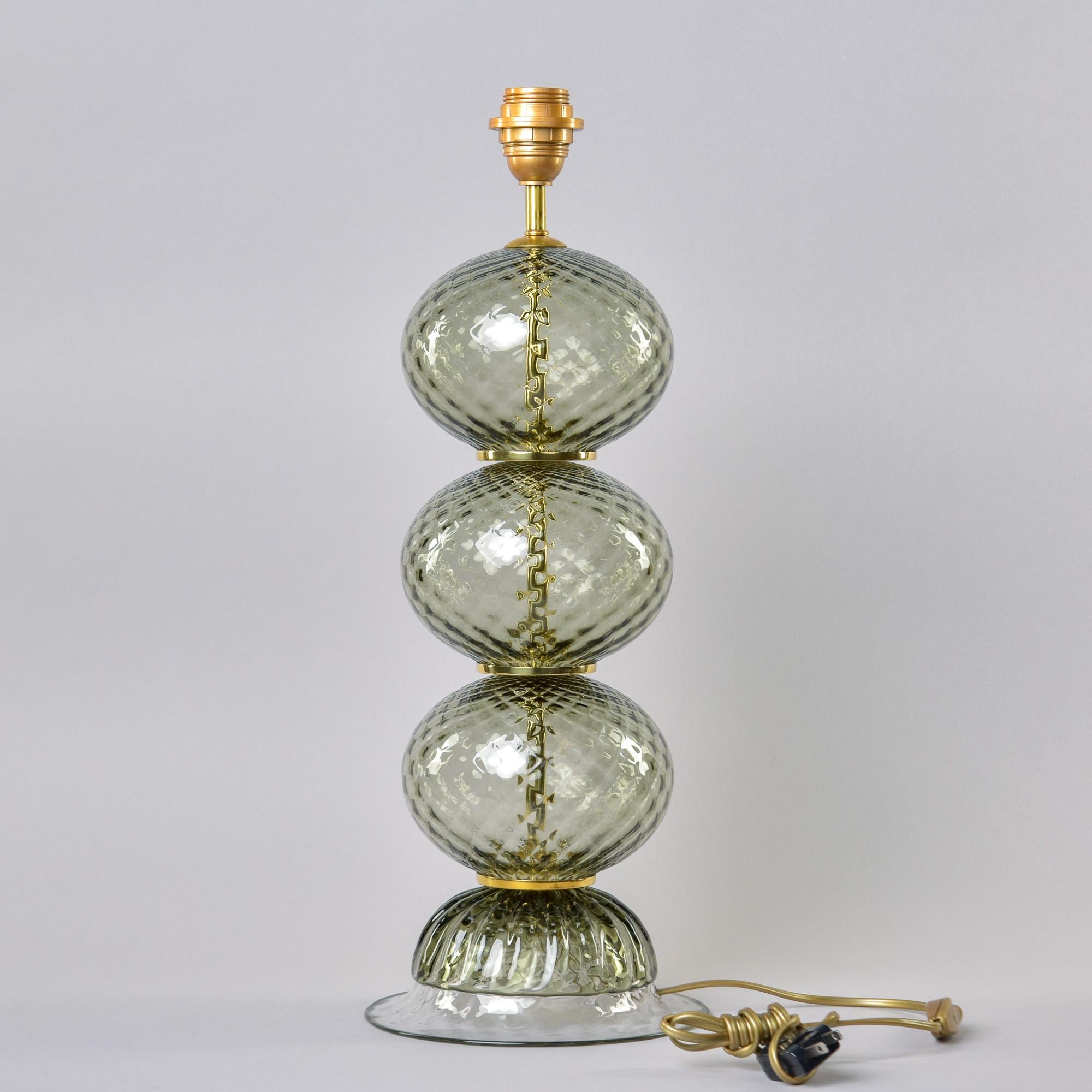 Neu Murano Tischlampe aus mundgeblasenem Glas in blassem Taupe (Italienisch) im Angebot