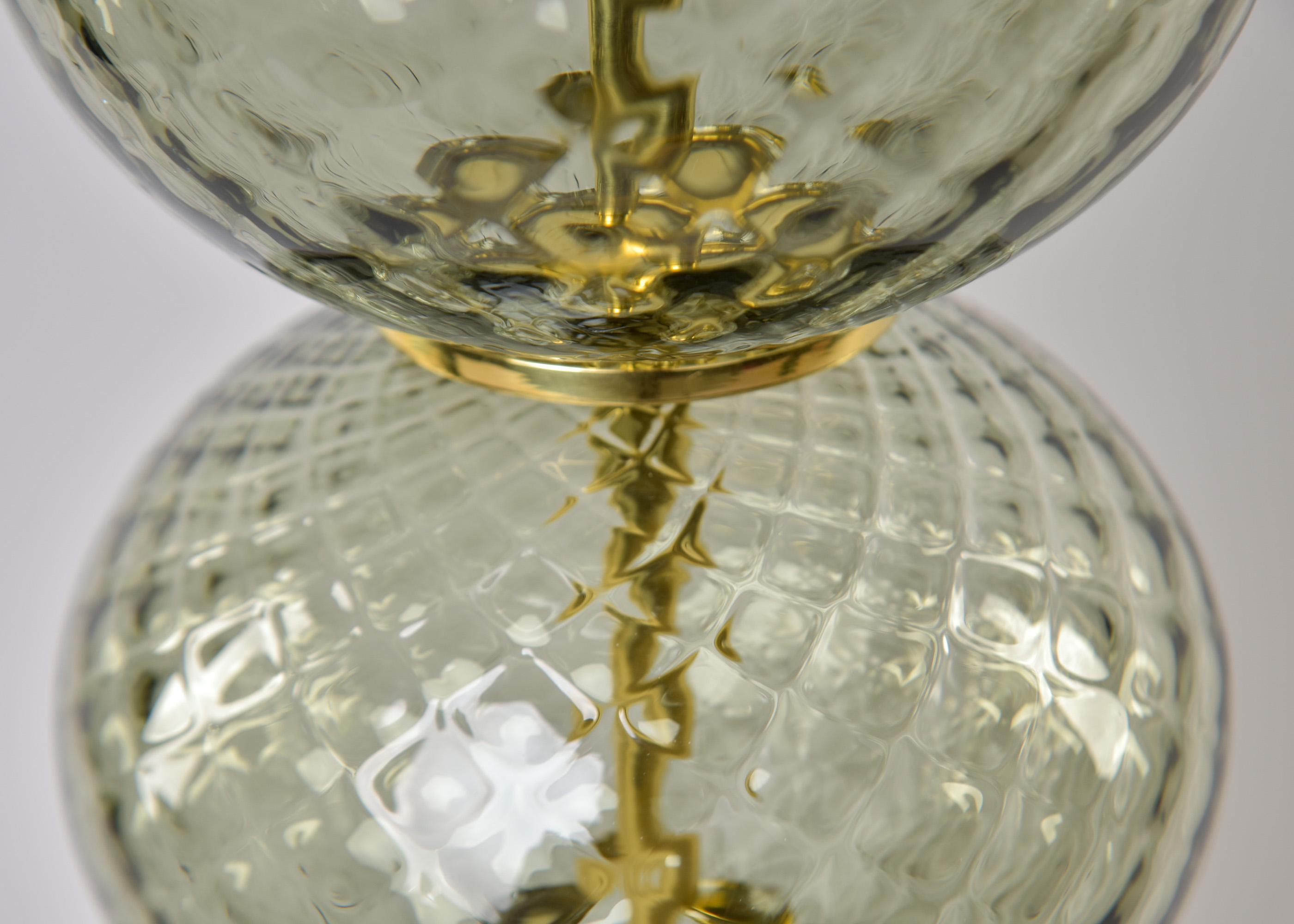 Neu Murano Tischlampe aus mundgeblasenem Glas in blassem Taupe im Zustand „Neu“ im Angebot in Troy, MI