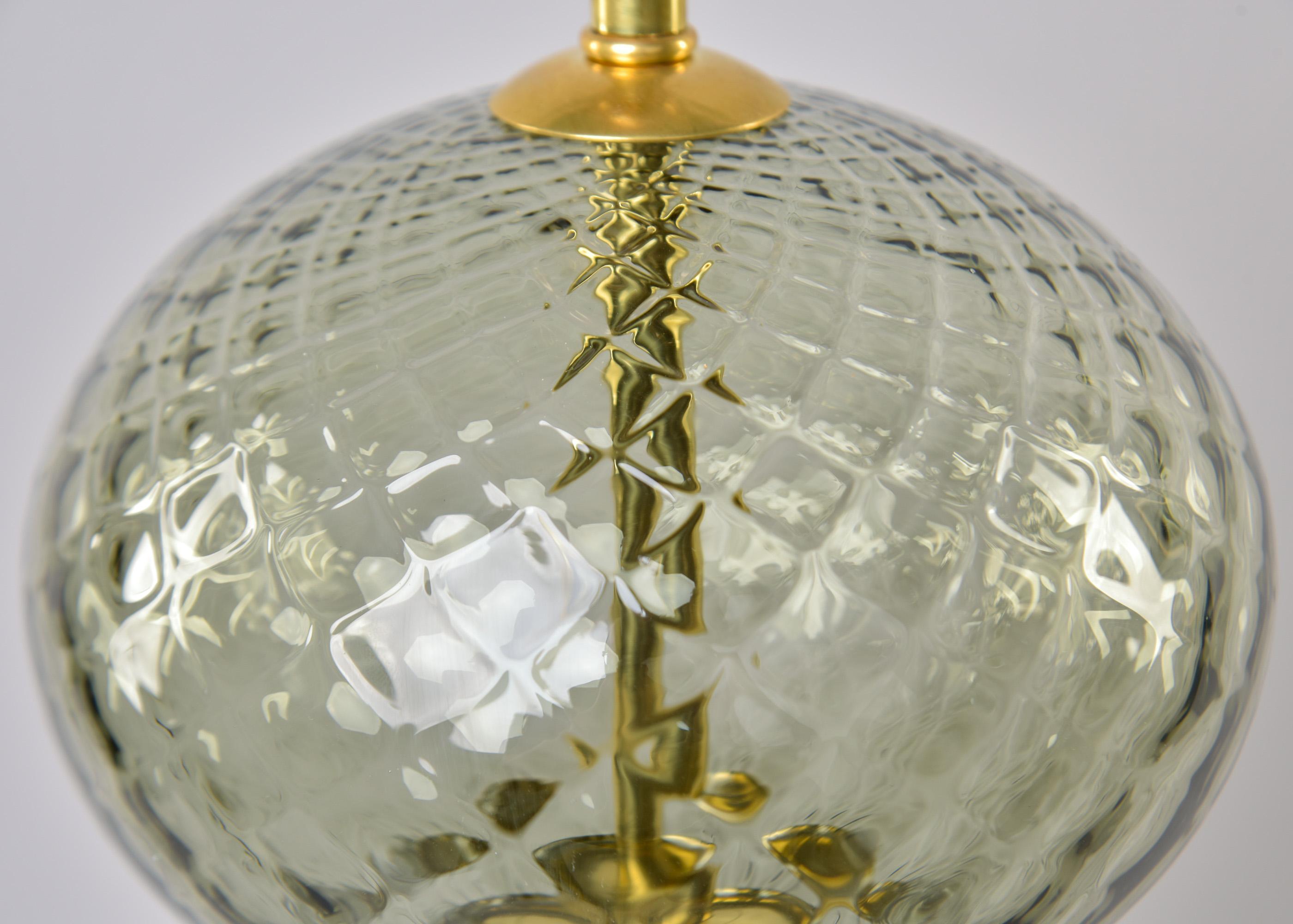 Neu Murano Tischlampe aus mundgeblasenem Glas in blassem Taupe (Muranoglas) im Angebot