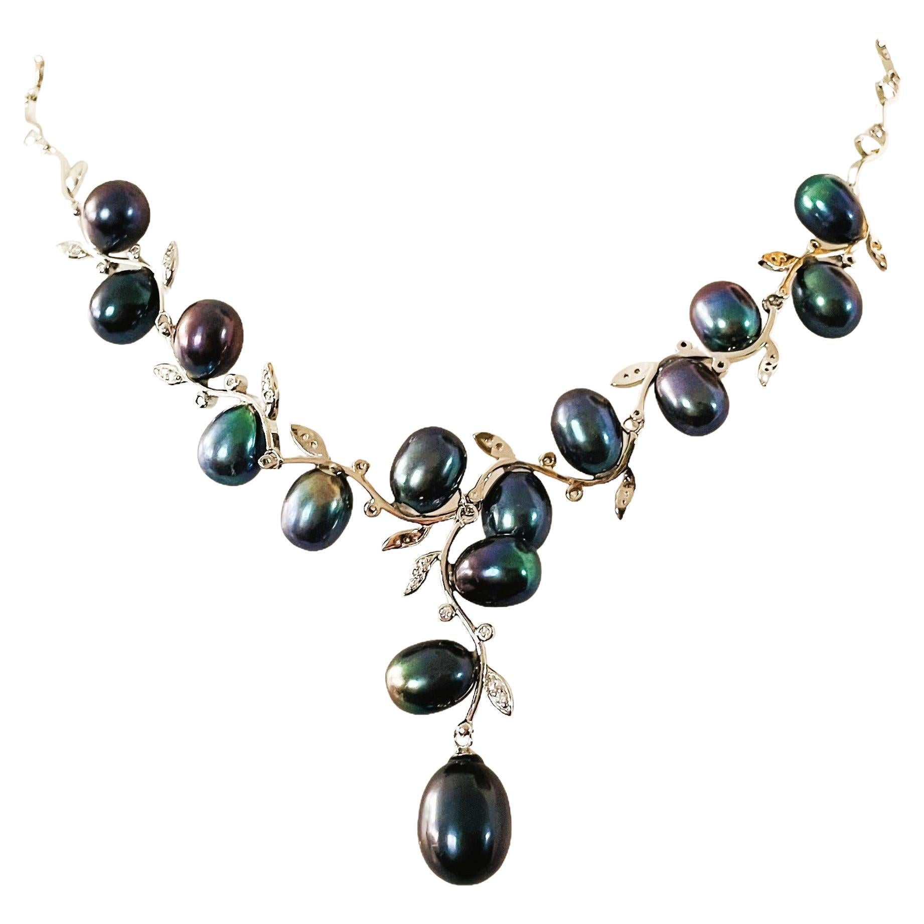 Tres Chic Silver-Crystal 7 Leaf Necklace