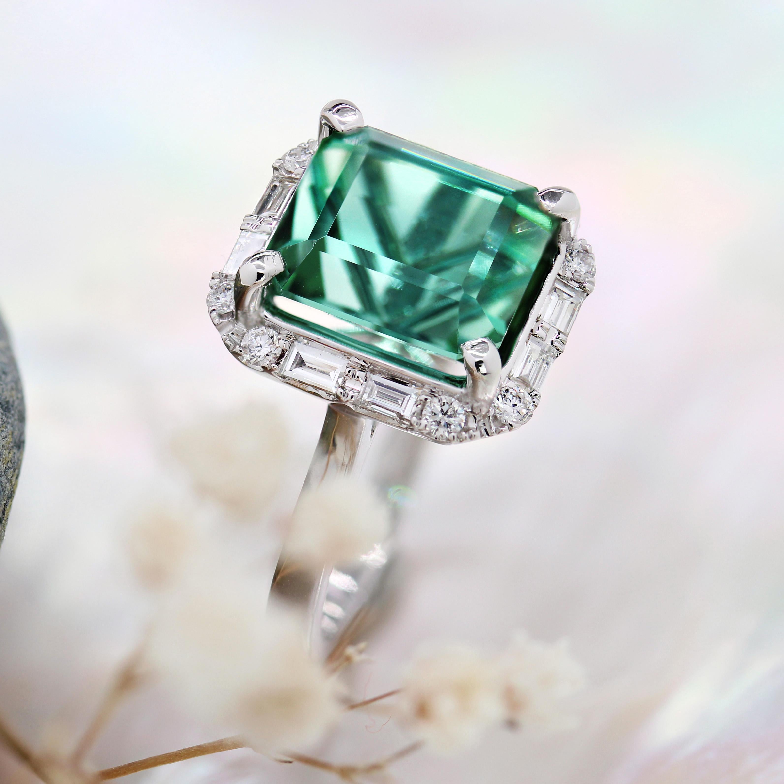 New Nature Nigeria Tormalina Diamonds 18 Karat White Gold Cluster Ring in vendita 5